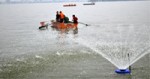 Hà Nội đã thu gom 200 tấn cá chết ở Hồ Tây
