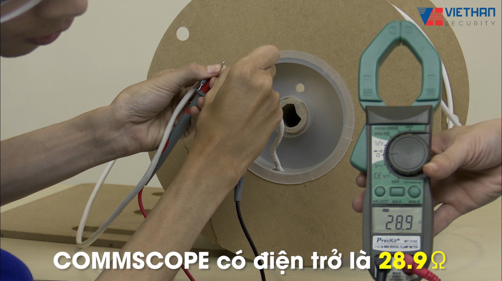 So sánh khả năng truyền dẫn tín hiệu giữa cáp mạng VSCOM và COMMSCOPE (AMP).