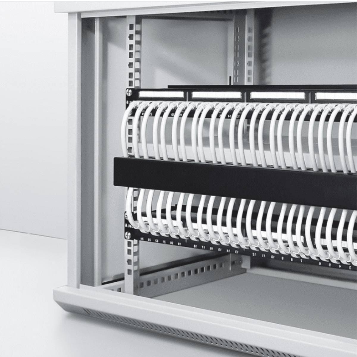 Thanh Patch Panel Utp Ethernet Cat5E và Cat6 24 cổng kim loại UGREEN NW154 80445
