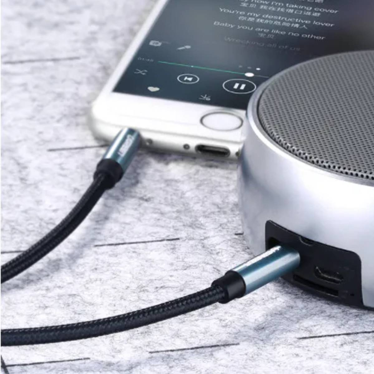Cáp Audio AUX 3.5mm trên ô tô dài 1,5m chính hãng Ugreen 10686 cao cấp