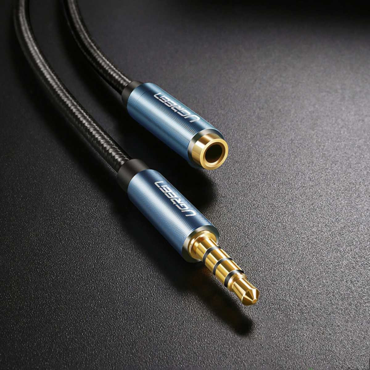 Cáp nối dài âm thanh AUX 3.5mm 0,5M Ugreen 40672 bọc Nylon cao cấp (hỗ trợ Mic)