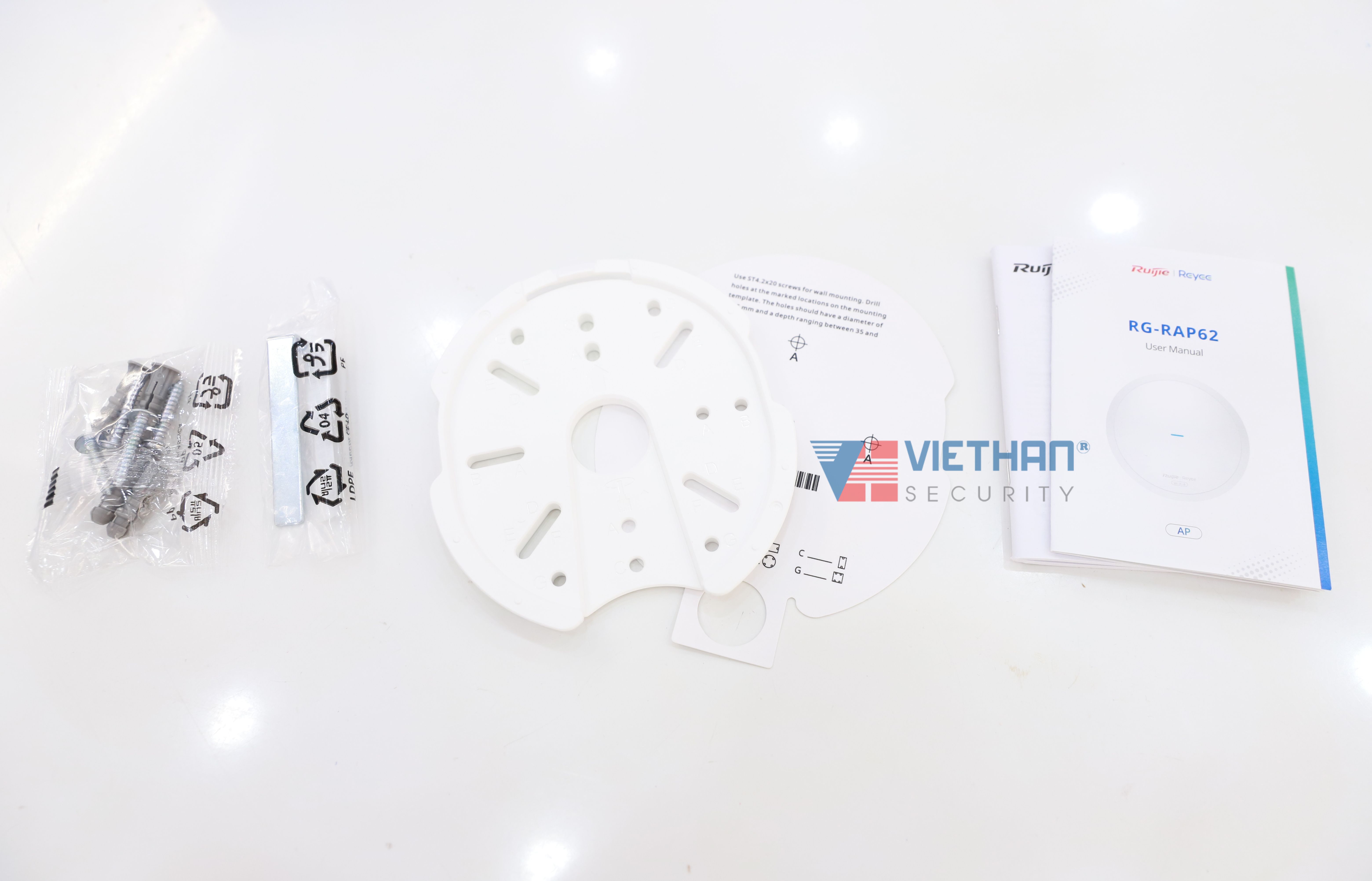 Bộ Phát WiFi 6 ốp trần/gắn tường Ruijie RG-RAP62 Tốc độ 1774 Mbps, 1 cổng 10/100/1000M Ethernet LAN, Hỗ Trợ +100 người dùng đồng thời