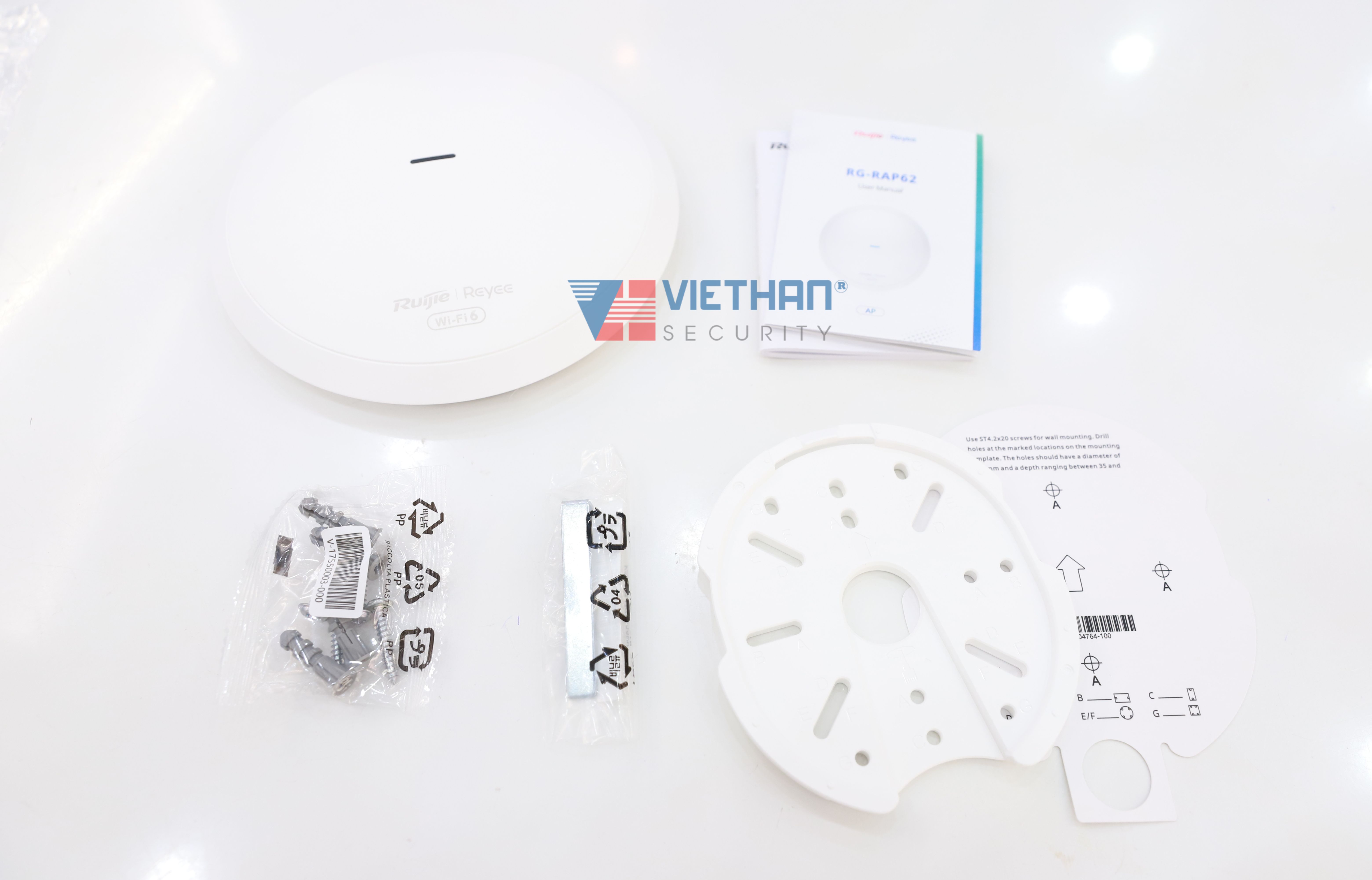 Bộ Phát WiFi 6 ốp trần/gắn tường Ruijie RG-RAP62 Tốc độ 1774 Mbps, 1 cổng 10/100/1000M Ethernet LAN, Hỗ Trợ +100 người dùng đồng thời