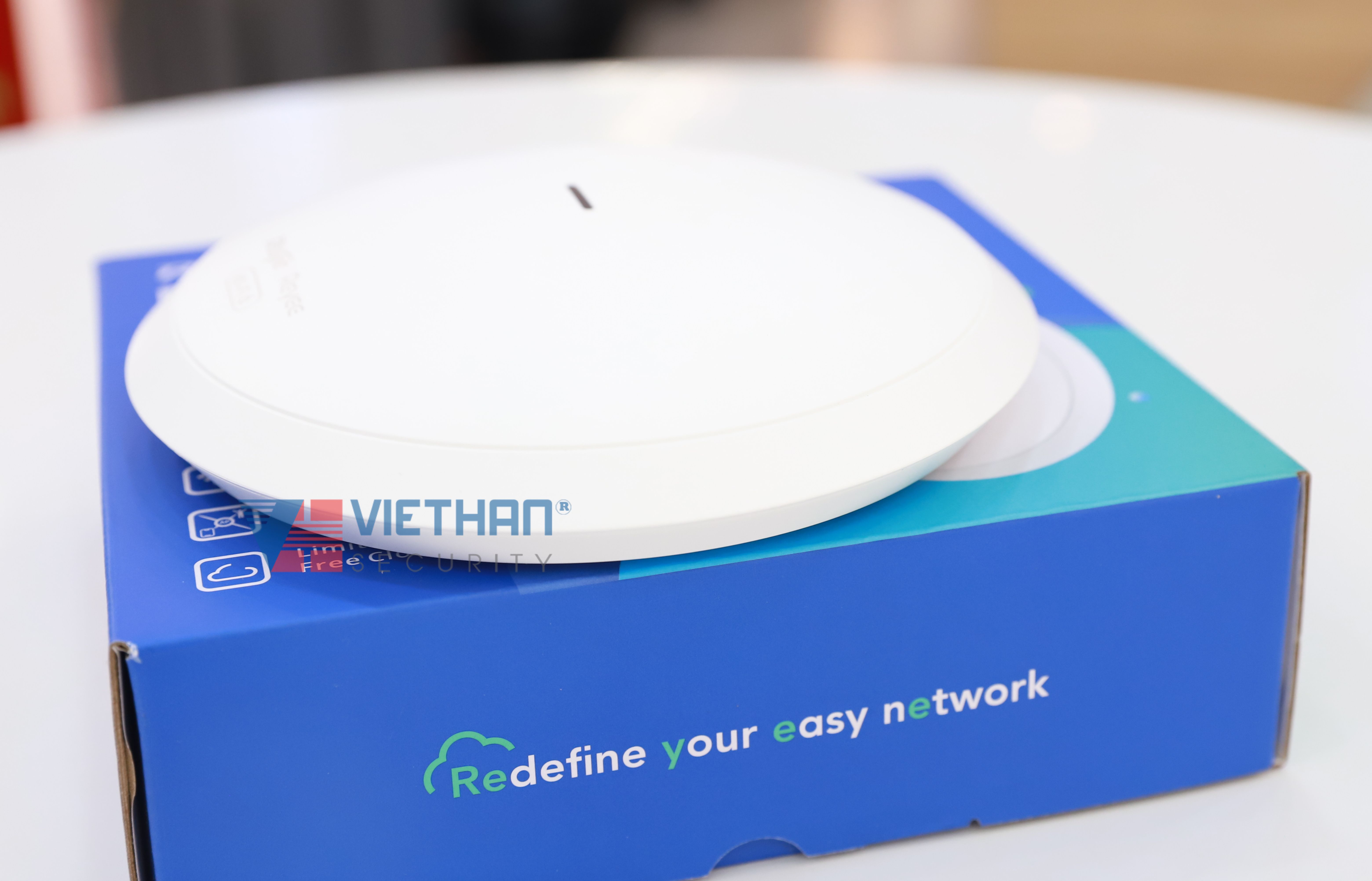 Bộ Phát WiFi 6 ốp trần/gắn tường Ruijie RG-RAP62 Tốc độ 1774 Mbps, 1 cổng 10/100/1000M Ethernet LAN, Hỗ Trợ +100 người dùng đồng thời