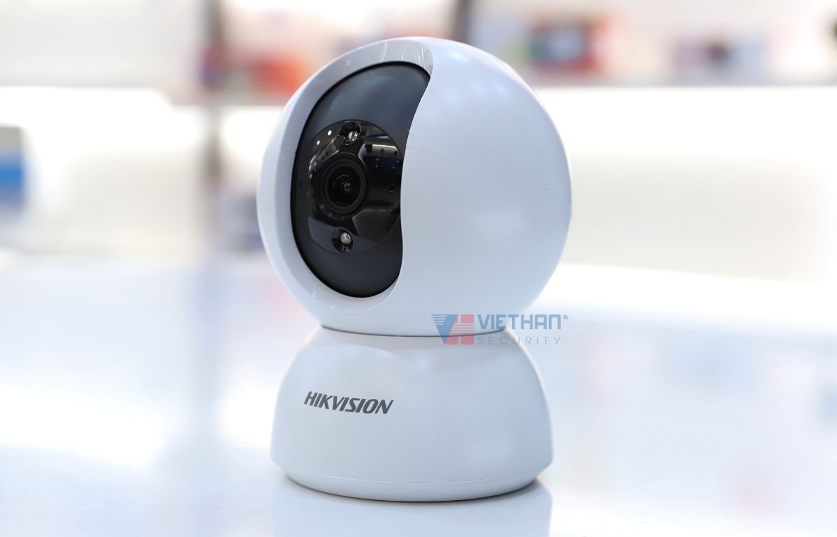 Camera Wifi 2MP Hikvision DS-2CV2Q21G1-IDW Xoay 360 độ, Phát hiện con người, Tích hợp loa & mic