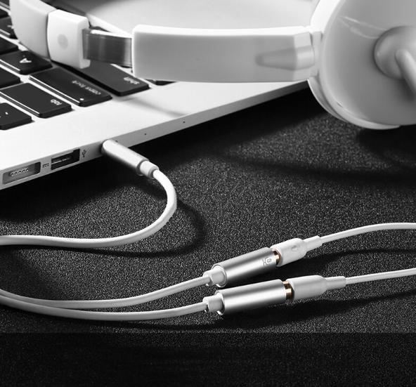 Dây chuyển âm thanh 3.5mm dương sang Jack Mic + Loa âm Ugreen 30618 AV141 dài 20cm, màu trắng, Lõi đồng nguyên chất