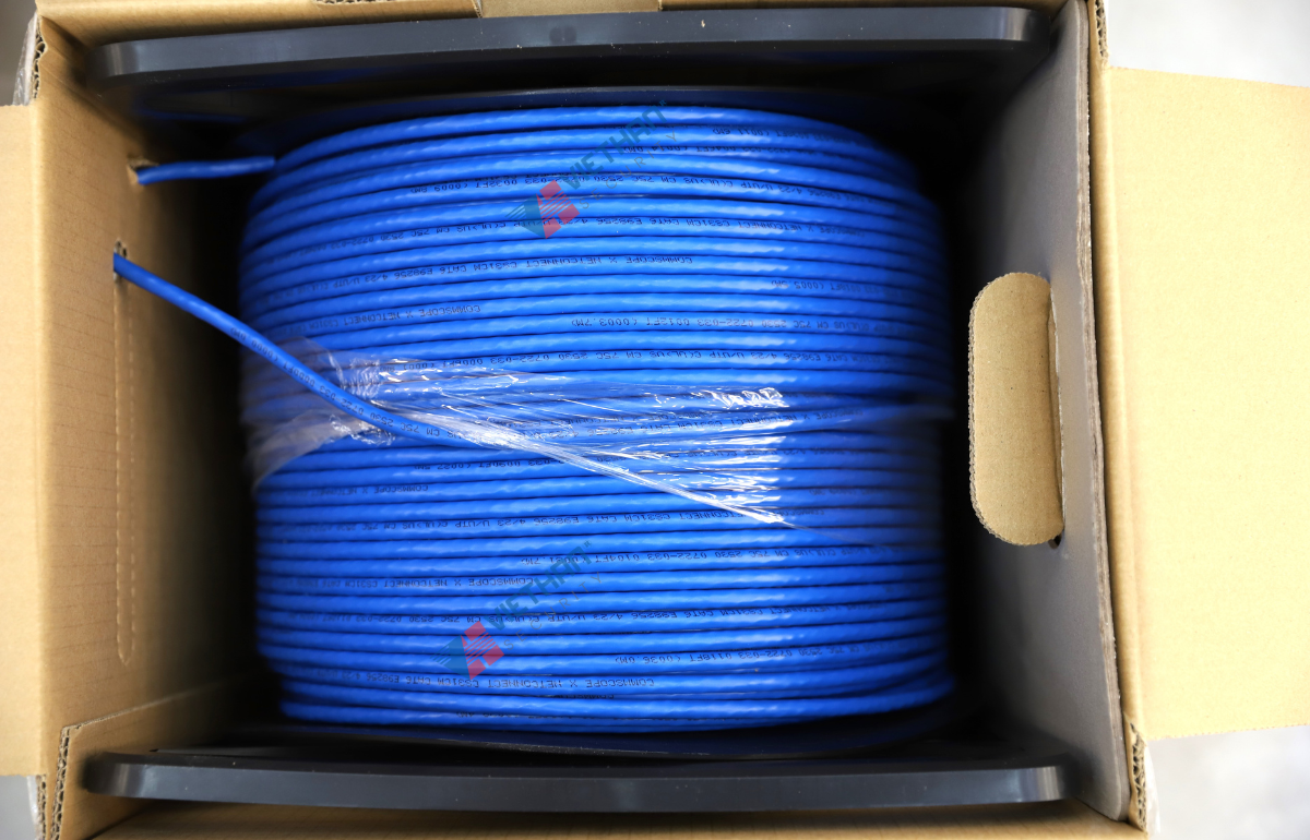 Dây cáp mạng CommScope CAT6 4UTP, 23AWG, CM, 305m/thùng, Màu xanh, Tốc độ cao