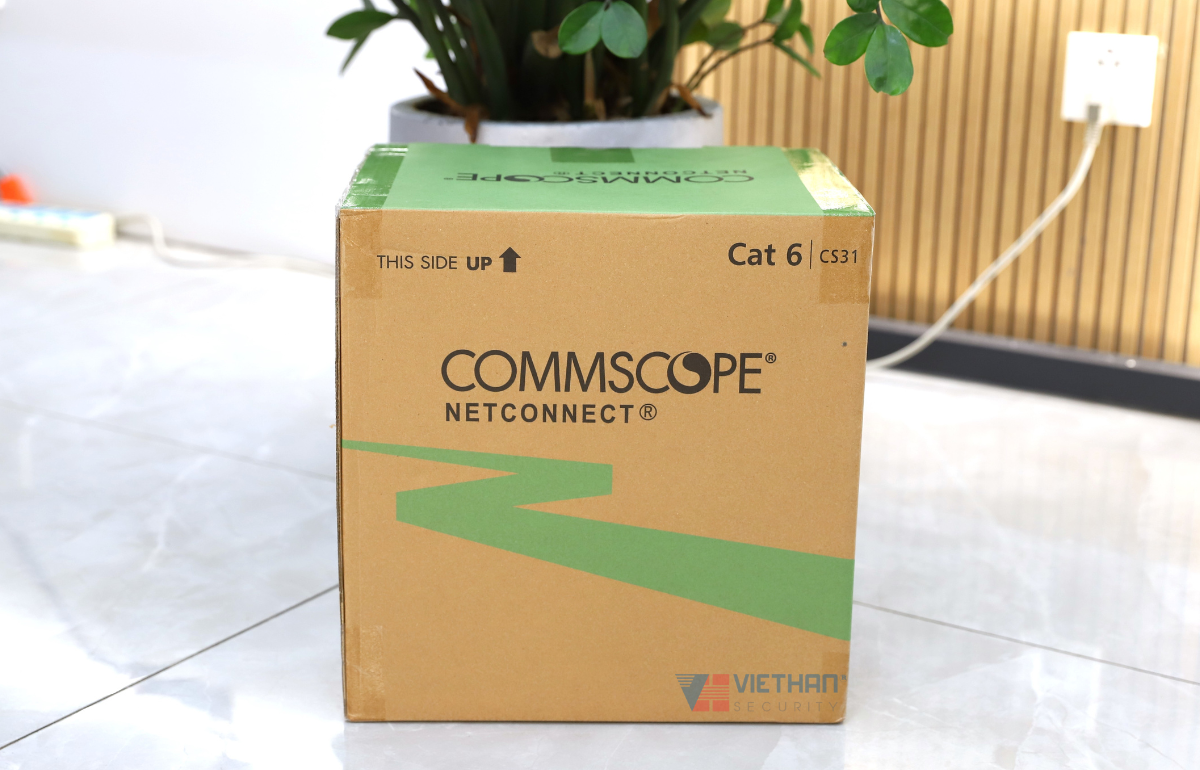 Dây cáp mạng CommScope CAT6 4UTP, 23AWG, CM, 305m/thùng, Màu xanh, Tốc độ cao