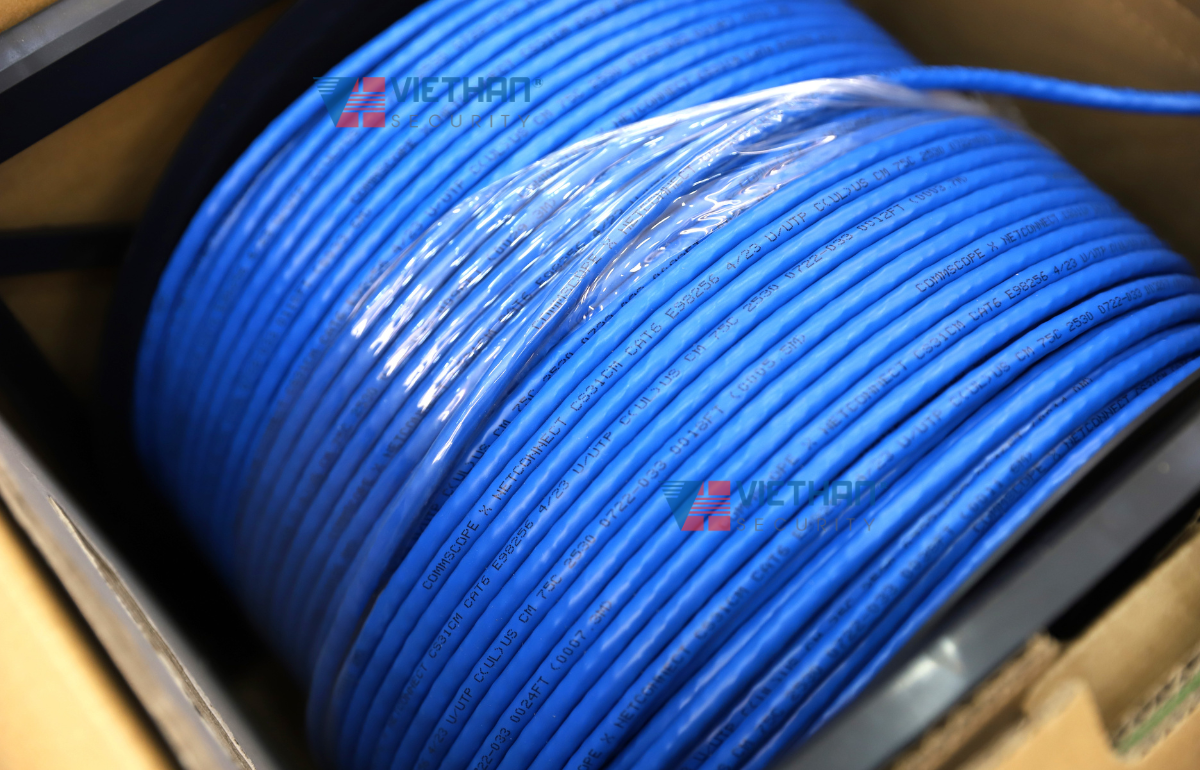 Dây cáp mạng CommScope CAT6 4UTP, 23AWG, CM, 305m/thùng, Màu xanh, Tốc độ cao