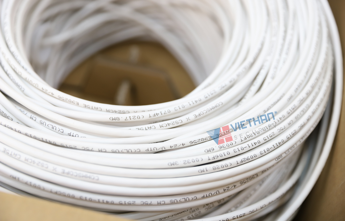 Cáp mạng CommScope CAT5E 4UTP, 24AWG, CM, 305m/thùng, Màu trắng,  Hỗ trợ chuẩn Gigabit Ethernet.