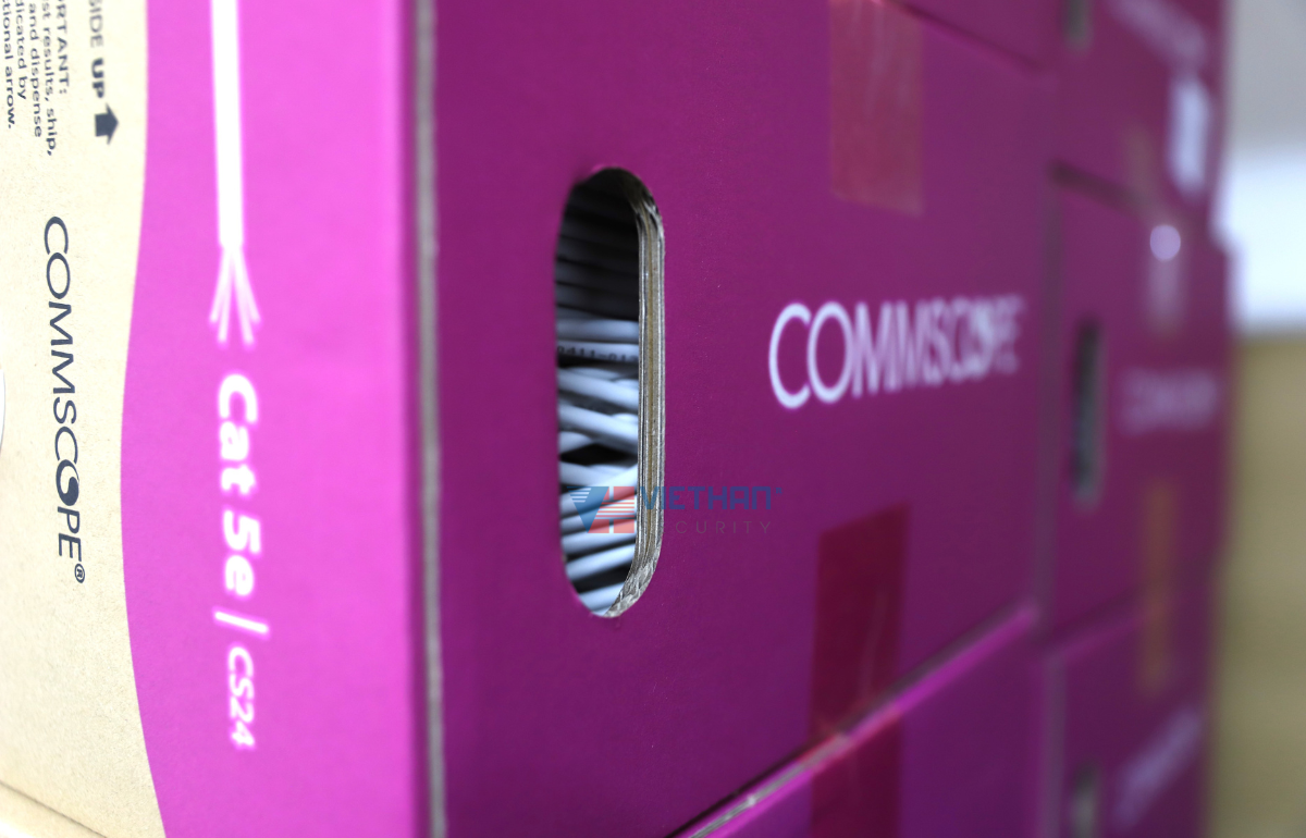 Cáp mạng CommScope CAT5E 4UTP, 24AWG, CM, 305m/thùng, Màu trắng,  Hỗ trợ chuẩn Gigabit Ethernet.