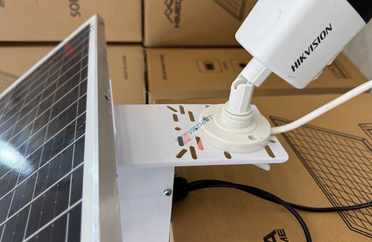 Pin năng lượng mặt trời cho camera solar 50W-20Ah 48h (gắn cùng lúc camera và bộ bắn sóng wifi)