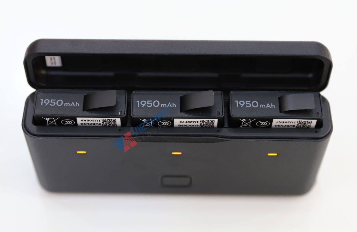 DJI Osmo Action 6 Cam quay siêu nét 4K, chống nước 20M (Adventure combo)