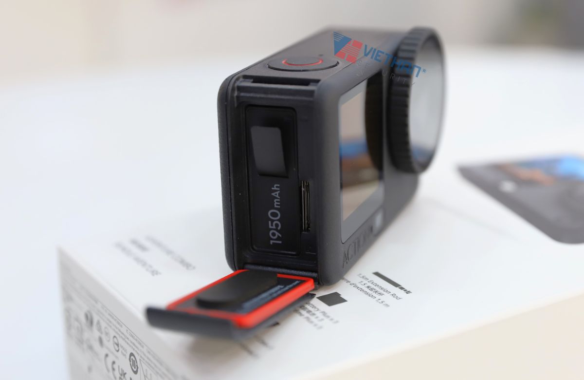 DJI Osmo Action 6 Cam quay siêu nét 4K, chống nước 20M (Adventure combo)