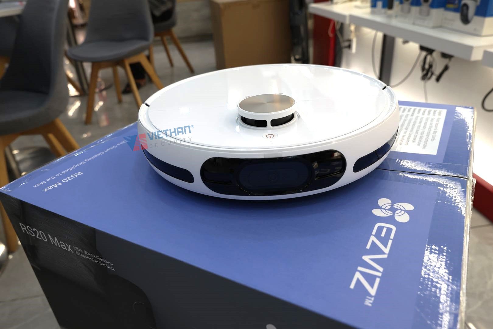 Robot hút bụi lau nhà Ezviz RS20 Max, Tích hợp hút & lau, Lực hút 13.000Pa, Trang bị Camera AI, Chống rối tóc