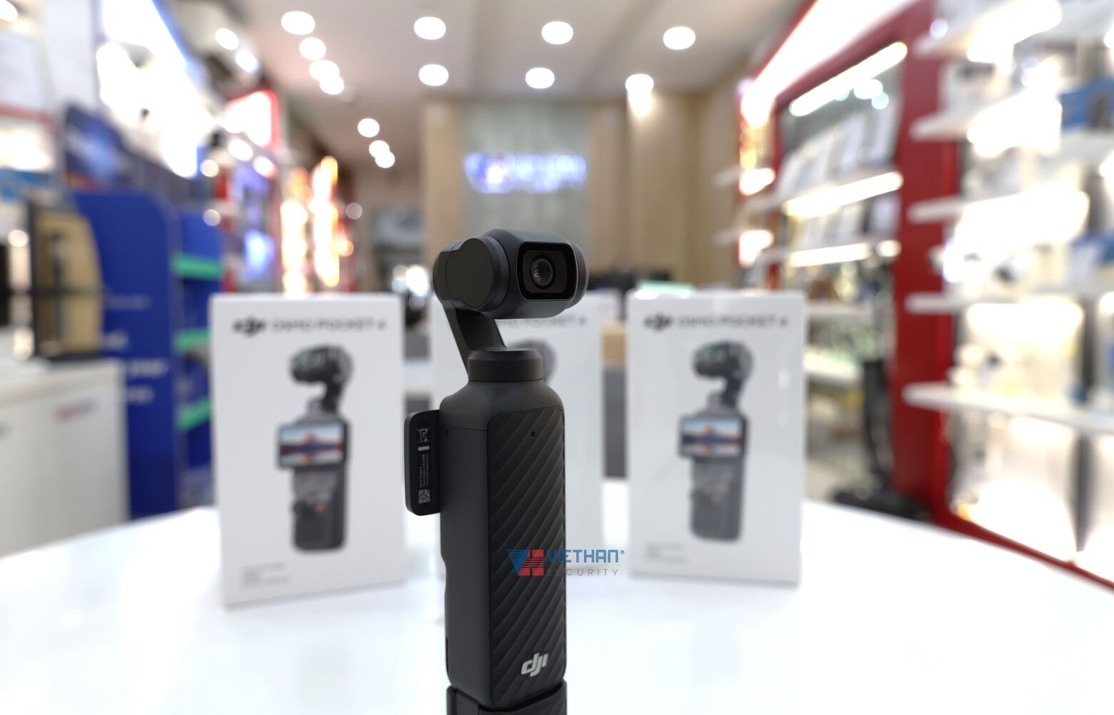  DJI Osmo Pocket 4 Quay 4K/240fps, ActiveTrack 7.0, Zoom 2x Sắc Nét, Gimbal 3 Trục, Kết nối OsmoAudio (Creator Combo)