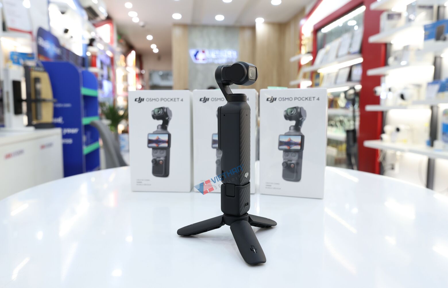  DJI Osmo Pocket 4 Quay 4K/240fps, ActiveTrack 7.0, Zoom 2x Sắc Nét, Gimbal 3 Trục, Kết nối OsmoAudio (Creator Combo)