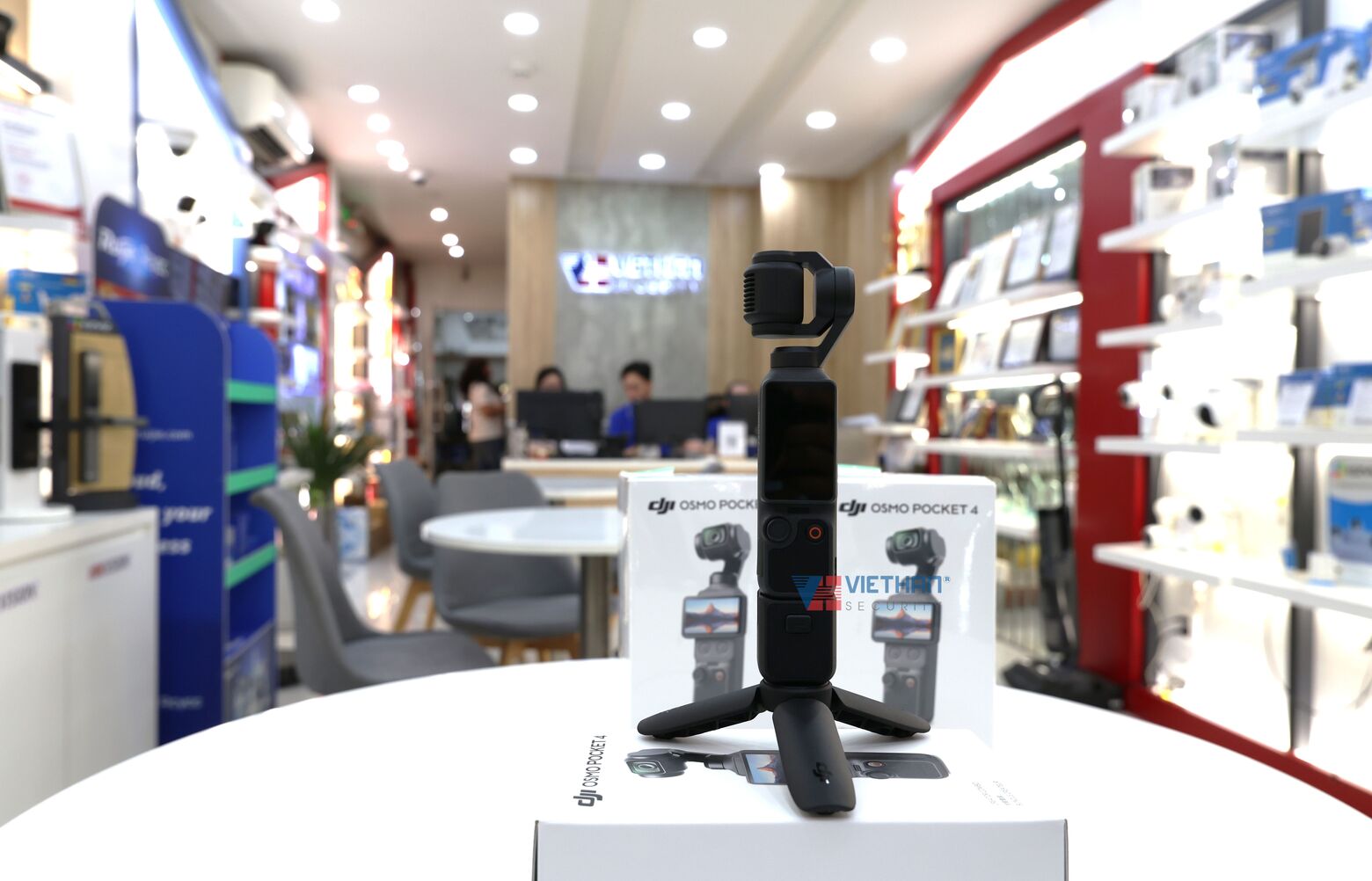  DJI Osmo Pocket 4 Quay 4K/240fps, ActiveTrack 7.0, Zoom 2x Sắc Nét, Gimbal 3 Trục, Kết nối OsmoAudio (Creator Combo)