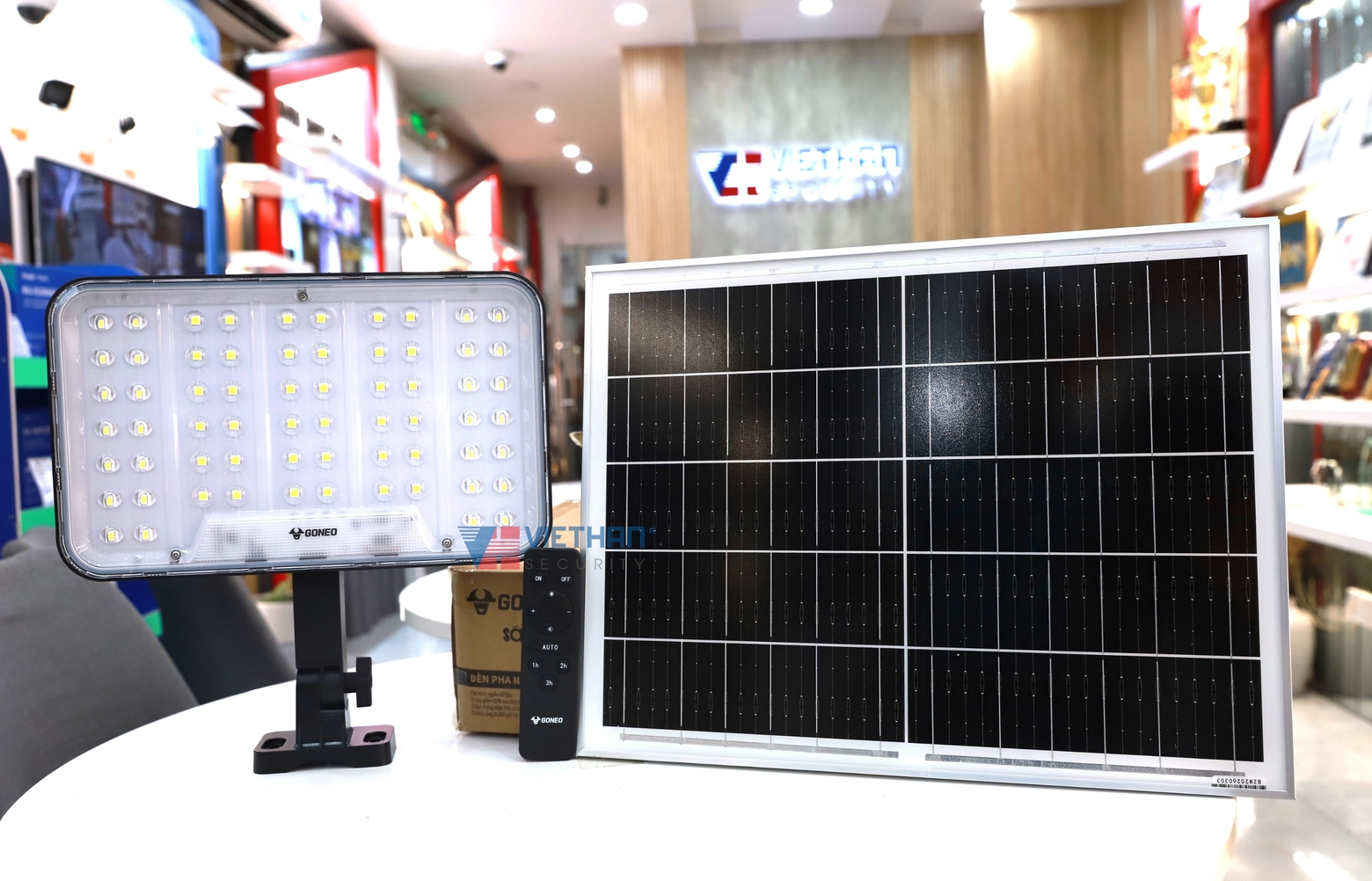 Đèn năng Năng Lượng Mặt Trời GONEO GN-C350B-AS 15W, Quang thông 2100lm, Dung lượng pin 25AH, IP66
