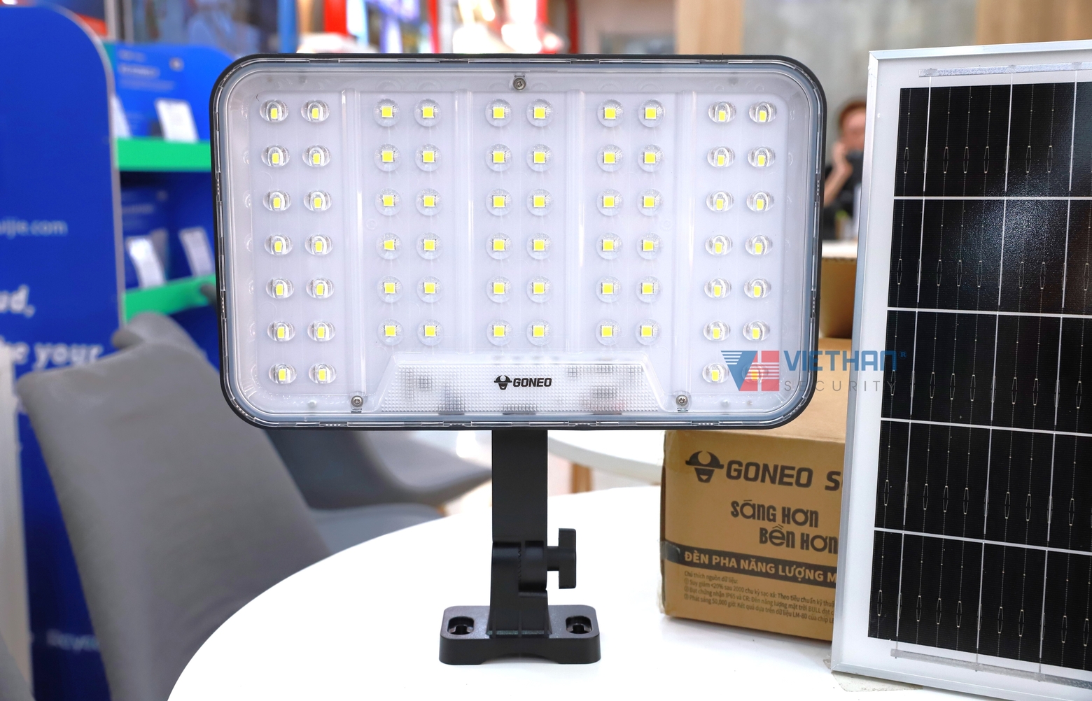 Đèn năng Năng Lượng Mặt Trời GONEO GN-C350B-AS 15W, Quang thông 2100lm, Dung lượng pin 25AH, IP66