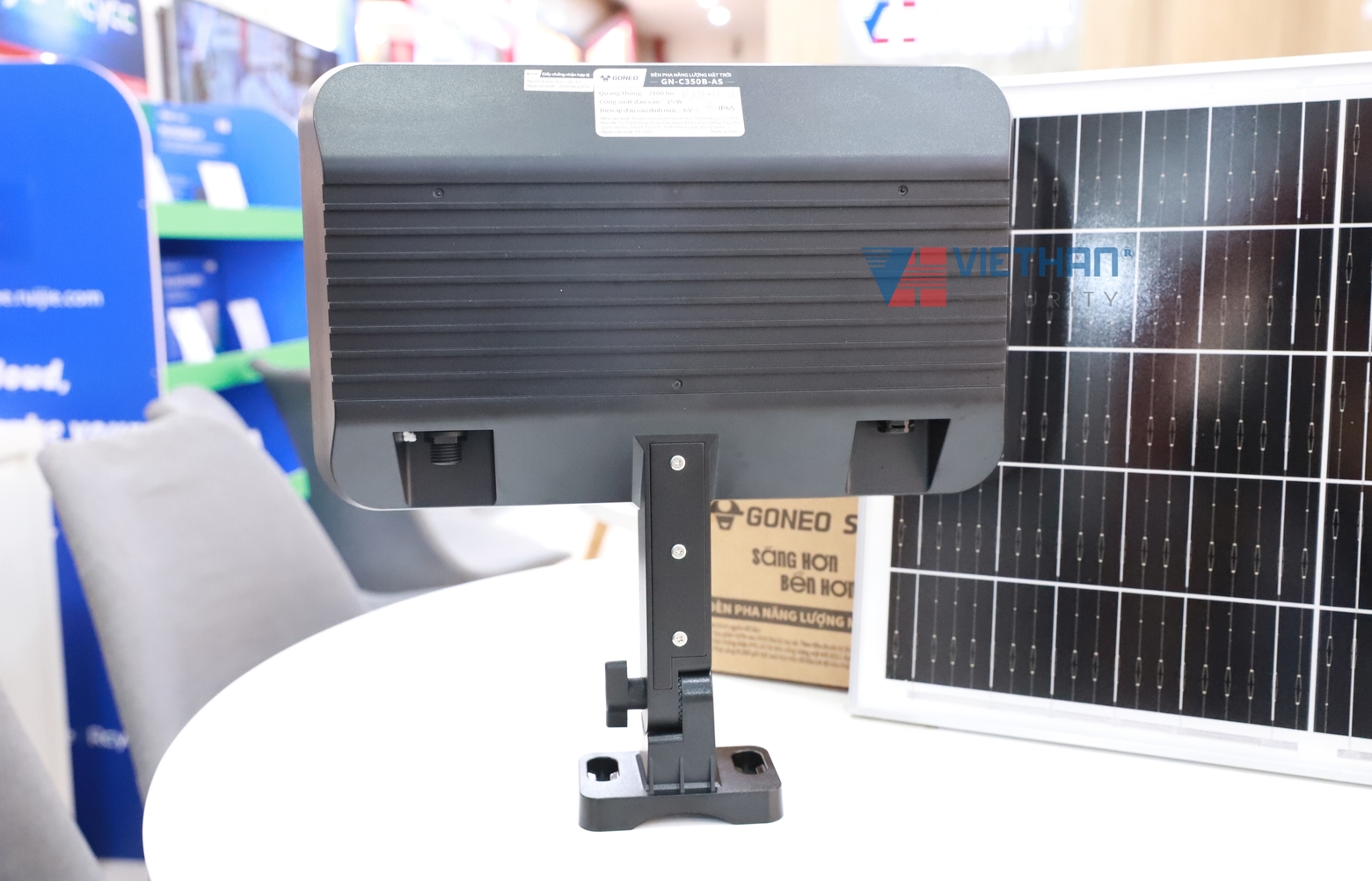 Đèn năng Năng Lượng Mặt Trời GONEO GN-C350B-AS 15W, Quang thông 2100lm, Dung lượng pin 25AH, IP66