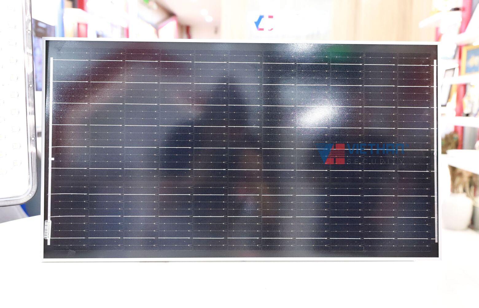 Đèn đường năng Năng Lượng Mặt Trời GONEO GN-A600C-AS 21W, Cảm biến & điều khiển từ xa, Pin lưu trữ 30 Ah, Tấm Pin Silicon đơn tinh thể, IP65