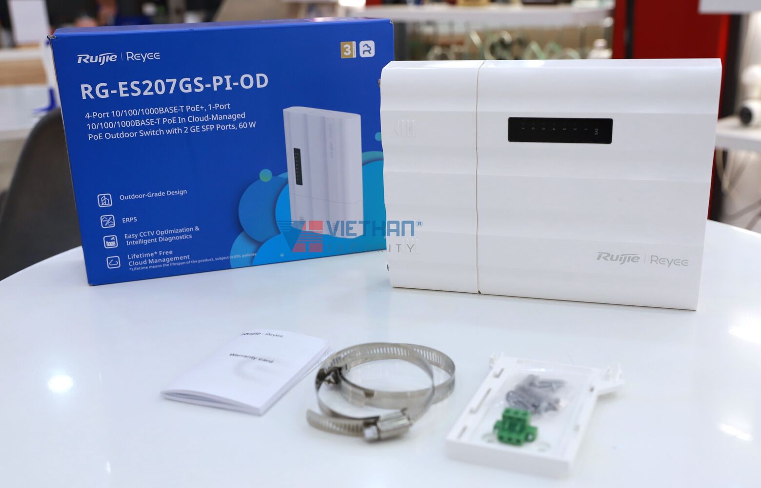 Switch mạng PoE ngoài trời Outdoor Ruijie Reyee RG-ES207GS-PI-OD - 5 cổng 10/100/1000BASE-T, 2 cổng SFP 1GE, Nguồn 12 V DC / 0,5 A, PoE 30W, Chống nước & chống sét