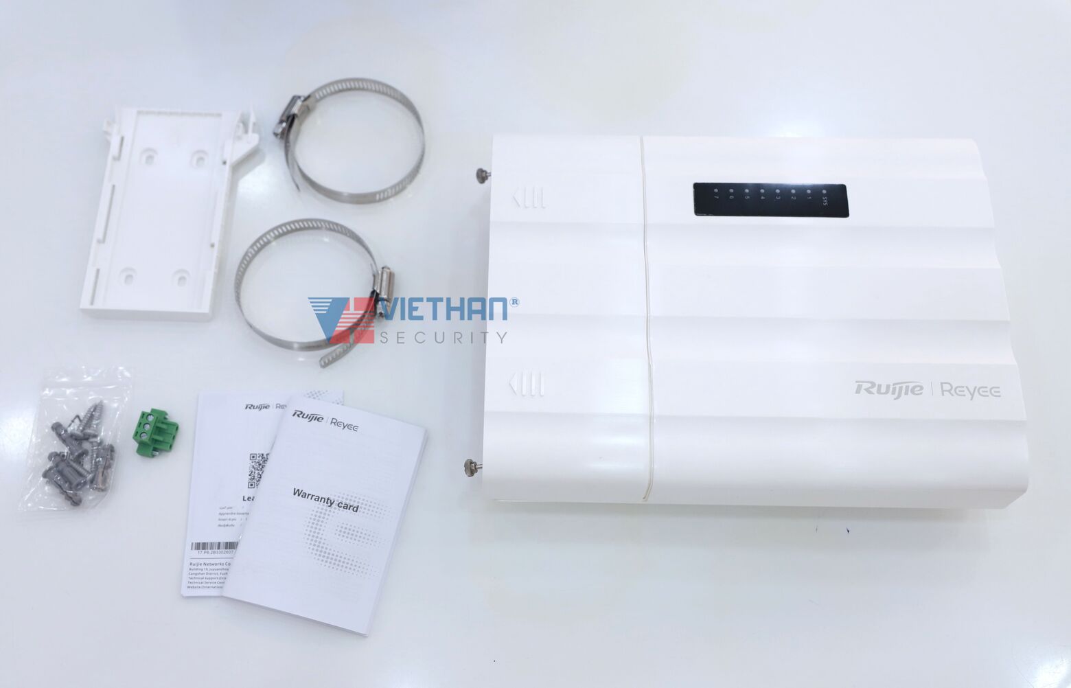 Switch mạng PoE ngoài trời Outdoor Ruijie Reyee RG-ES207GS-PI-OD - 5 cổng 10/100/1000BASE-T, 2 cổng SFP 1GE, Nguồn 12 V DC / 0,5 A, PoE 30W, Chống nước & chống sét