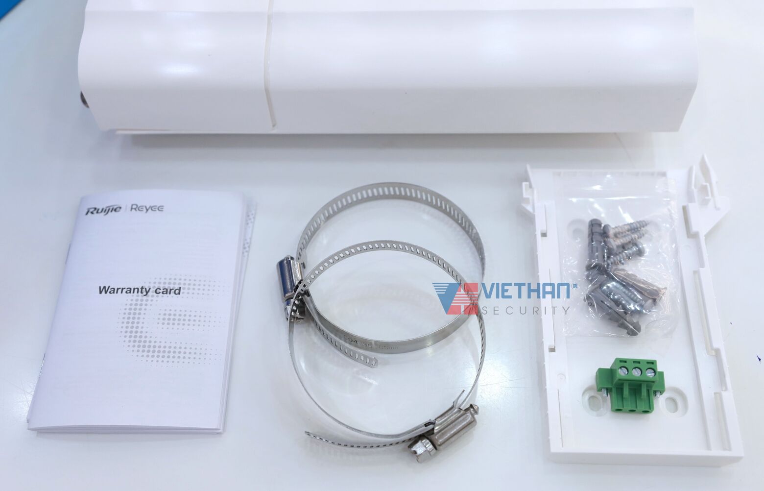 Switch mạng PoE ngoài trời Outdoor Ruijie Reyee RG-ES207GS-PI-OD - 5 cổng 10/100/1000BASE-T, 2 cổng SFP 1GE, Nguồn 12 V DC / 0,5 A, PoE 30W, Chống nước & chống sét