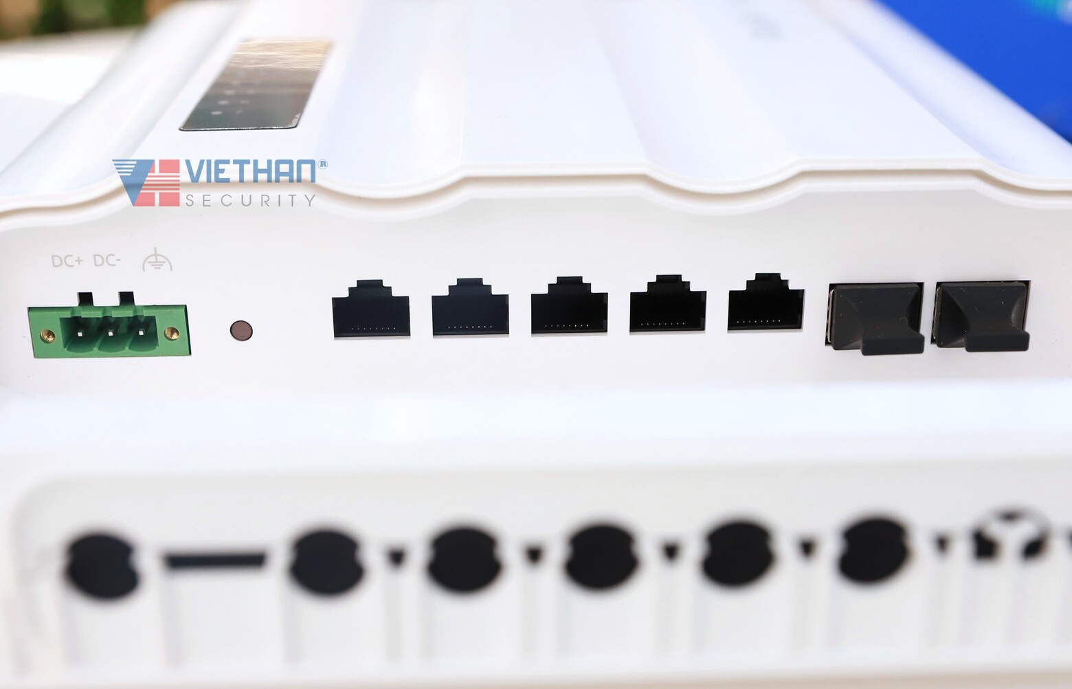 Switch mạng PoE ngoài trời Outdoor Ruijie Reyee RG-ES207GS-PI-OD - 5 cổng 10/100/1000BASE-T, 2 cổng SFP 1GE, Nguồn 12 V DC / 0,5 A, PoE 30W, Chống nước & chống sét