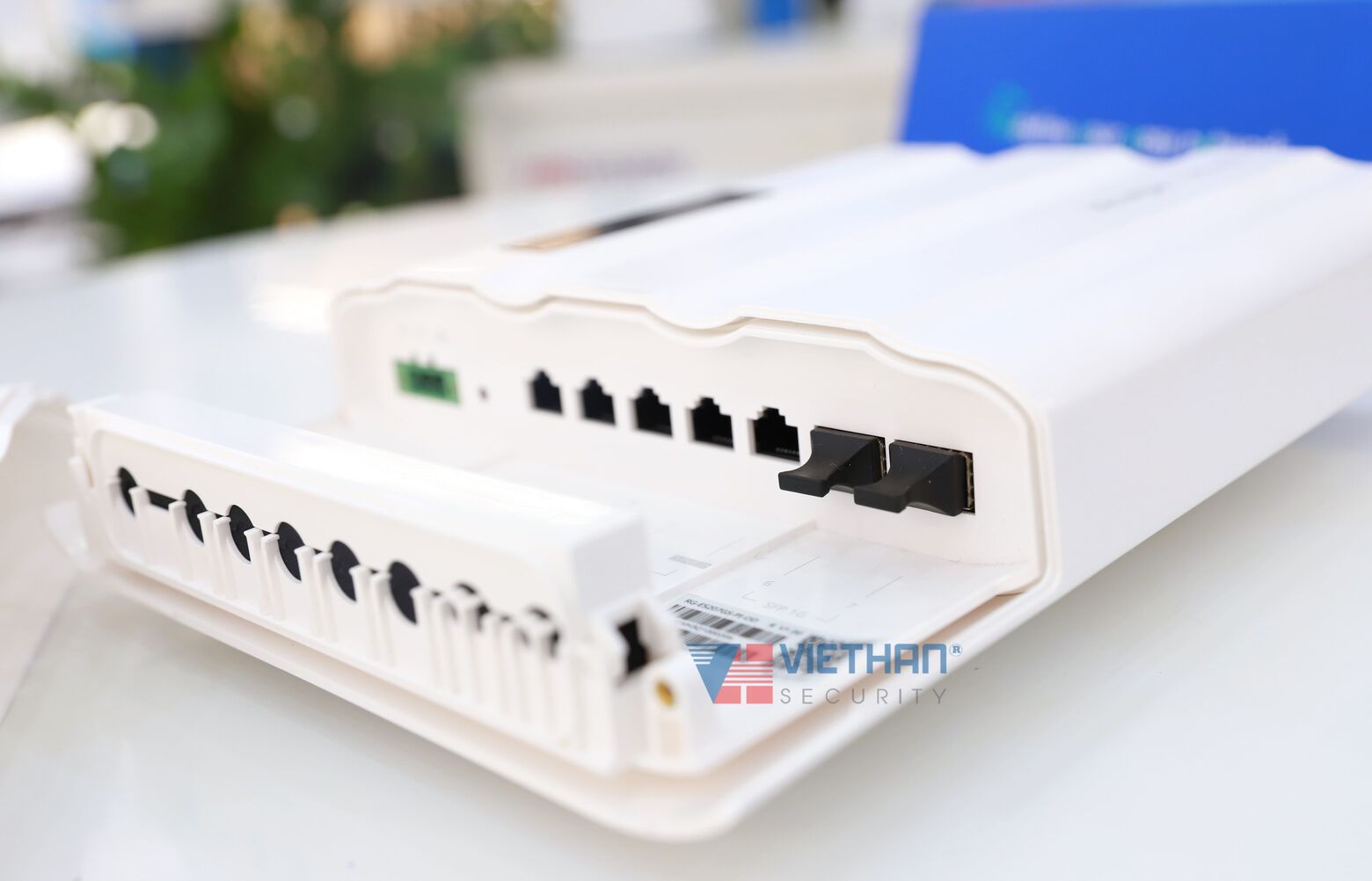 Switch mạng PoE ngoài trời Outdoor Ruijie Reyee RG-ES207GS-PI-OD - 5 cổng 10/100/1000BASE-T, 2 cổng SFP 1GE, Nguồn 12 V DC / 0,5 A, PoE 30W, Chống nước & chống sét