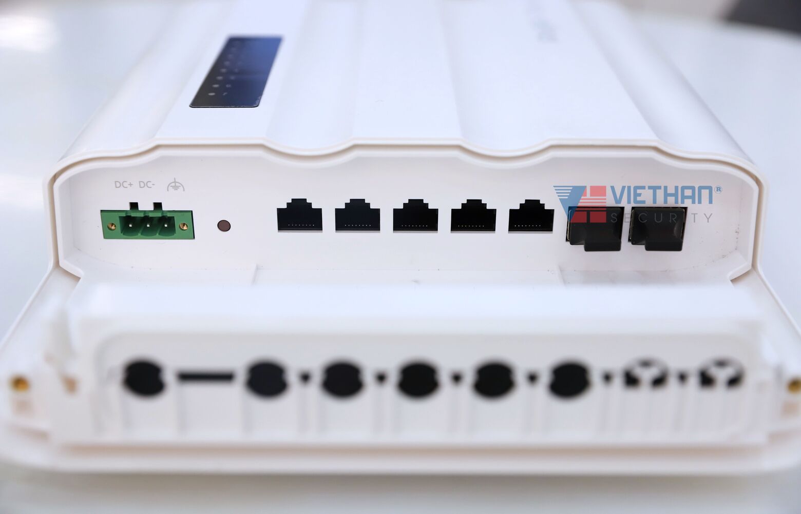 Switch mạng PoE ngoài trời Outdoor Ruijie Reyee RG-ES207GS-PI-OD - 5 cổng 10/100/1000BASE-T, 2 cổng SFP 1GE, Nguồn 12 V DC / 0,5 A, PoE 30W, Chống nước & chống sét
