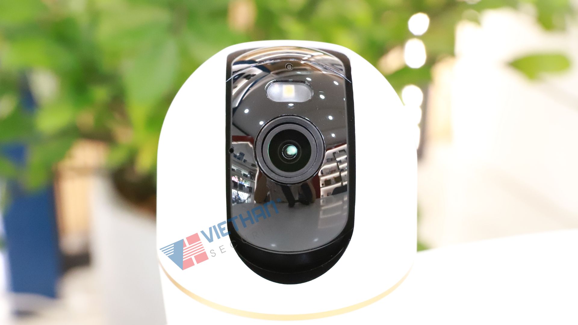 Camera Wi-Fi Trong Nhà Dahua Hero DH-H5AS 5MP Xoay 360°, Đèn Kép Ban Đêm Có Màu, Báo Động Âm Thanh & Ánh Sáng