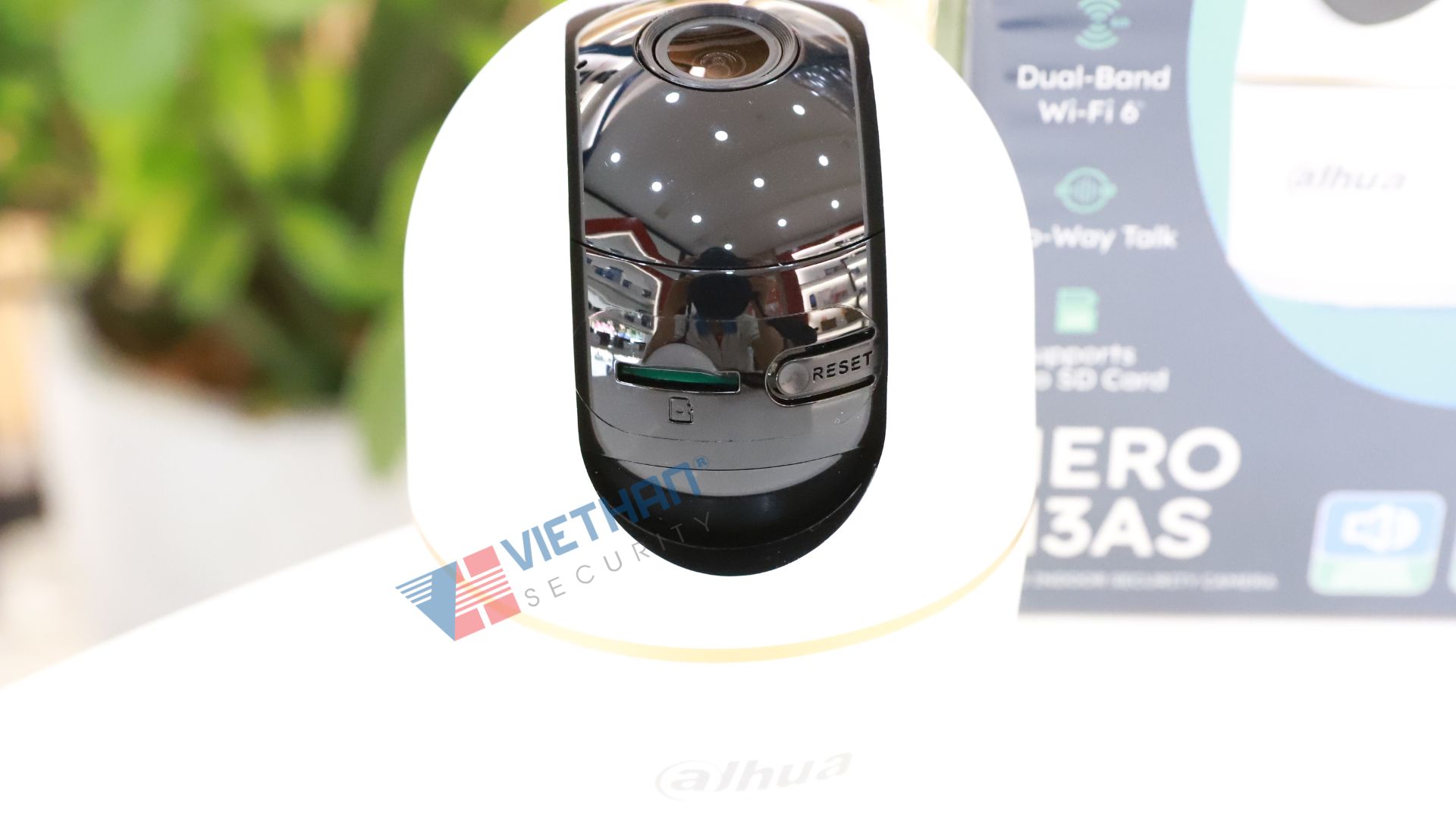 Camera Wi-Fi Trong Nhà Dahua Hero DH-H5AS 5MP Xoay 360°, Đèn Kép Ban Đêm Có Màu, Báo Động Âm Thanh & Ánh Sáng
