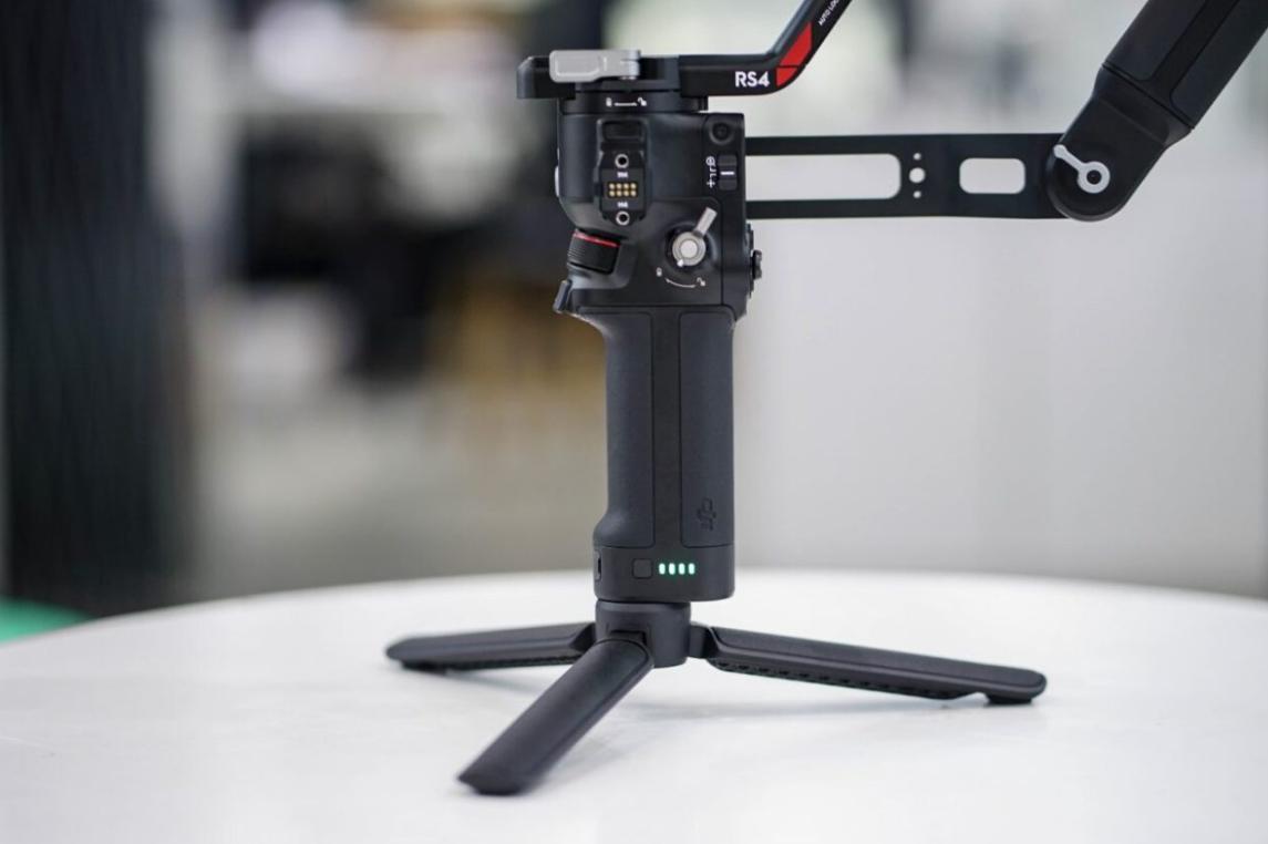 Tay Cầm Chống Rung DJI RS 4 Combo Tích Hợp ActiveTrack Pro, Khóa Trục Tự Động Gen-2, Lấy Nét LiDAR Focus Pro