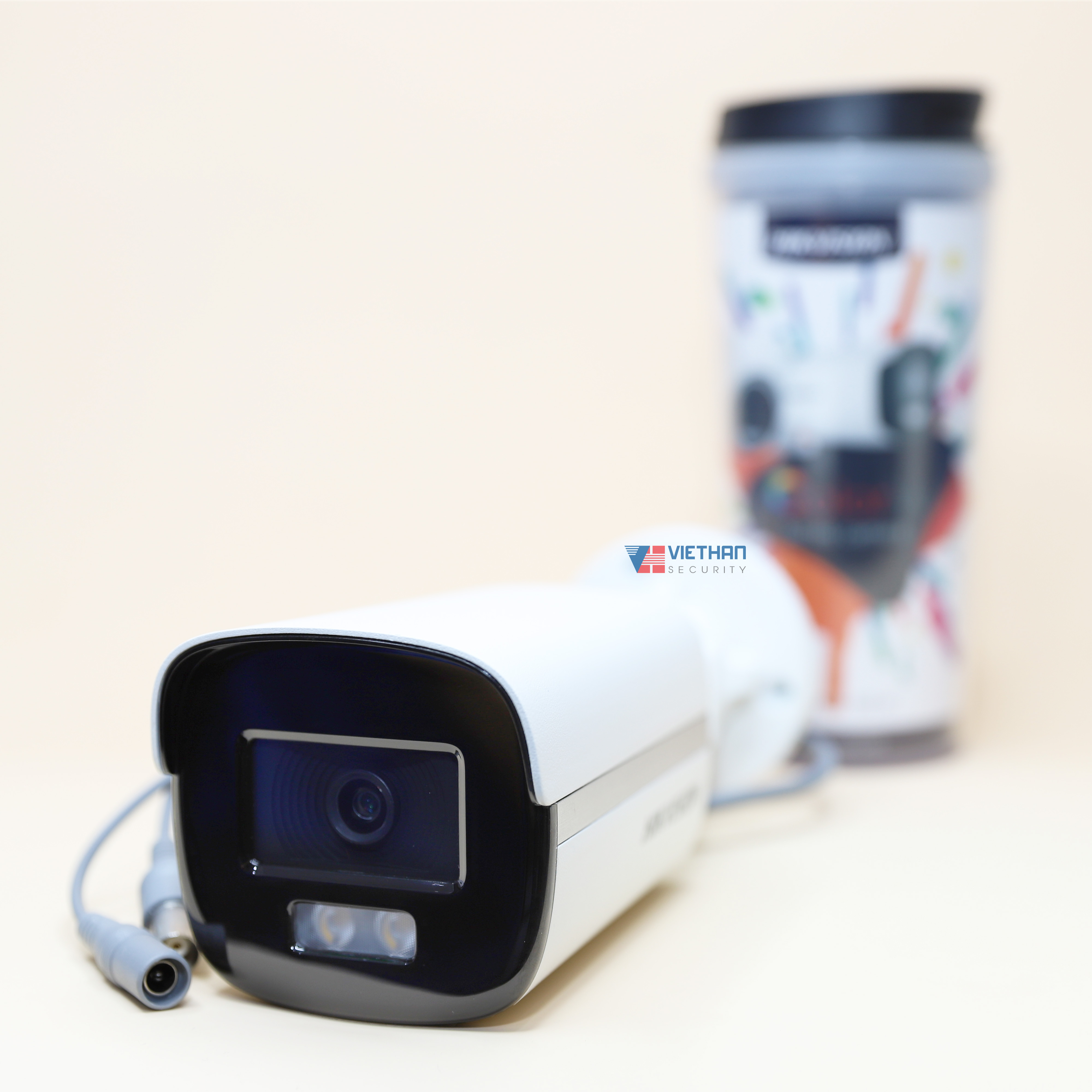Camera quan sát analog HD Hikvision DS-2CE12DF0T-F (2.0 Megapixel, có màu ban đêm, hỗ trợ đèn trợ sáng 40m)