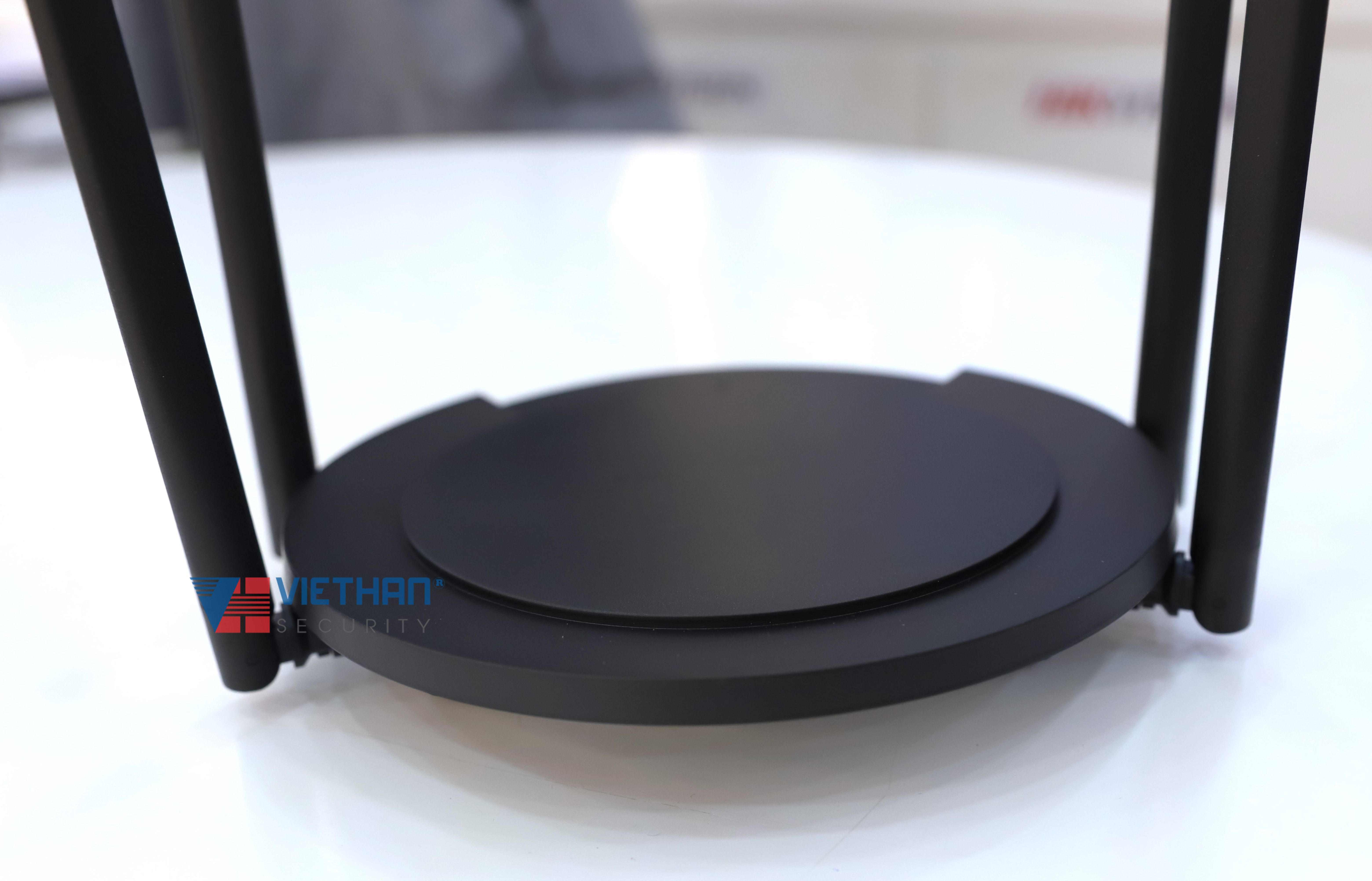 Thiết bị phát wifi Ruijie Reyee RG-EW300 PRO, 300Mbps, băng tần 2.4GHz, phù hợp cá nhân, gia đình