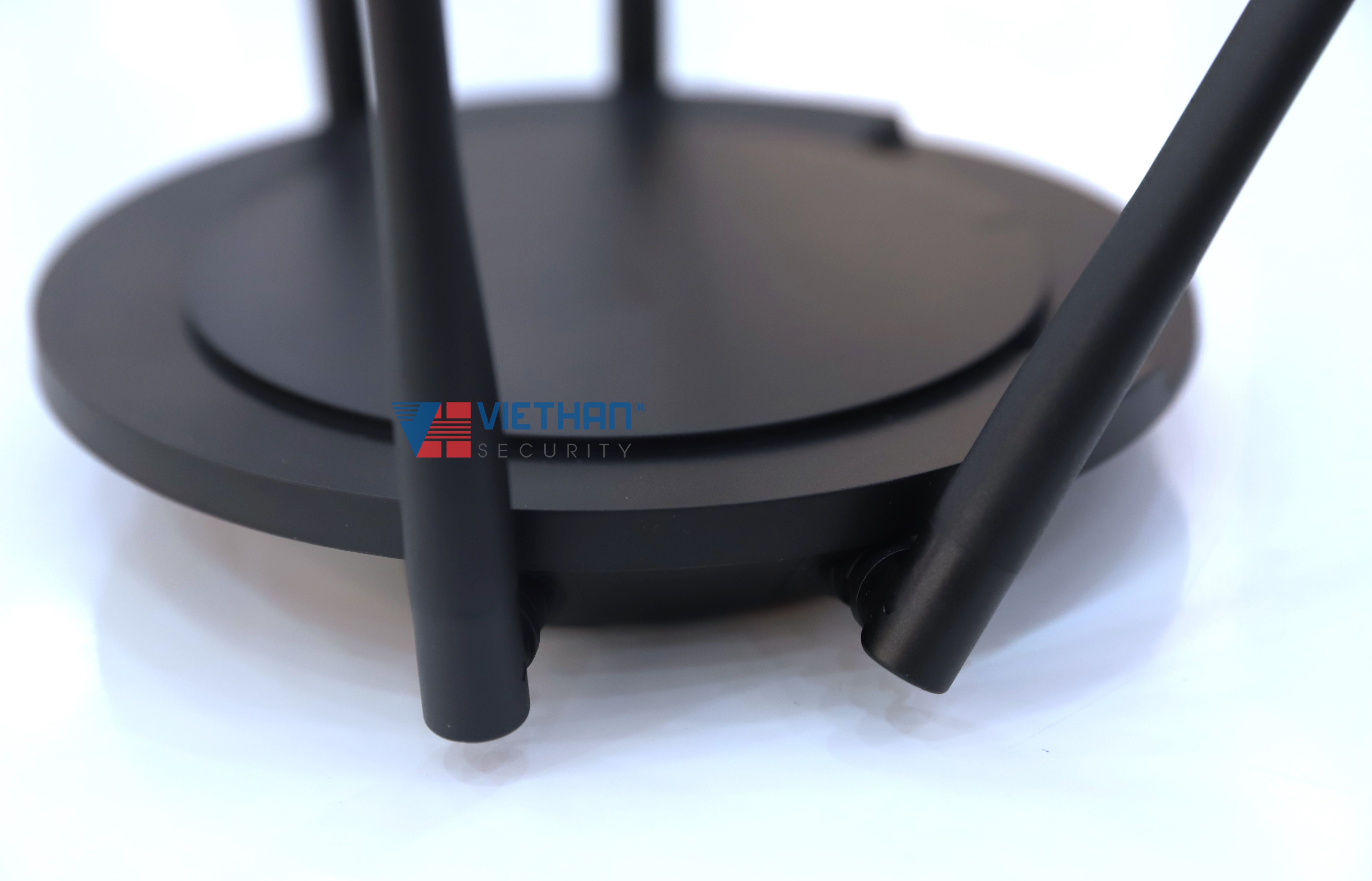 Thiết bị phát wifi Ruijie Reyee RG-EW300 PRO, 300Mbps, băng tần 2.4GHz, phù hợp cá nhân, gia đình
