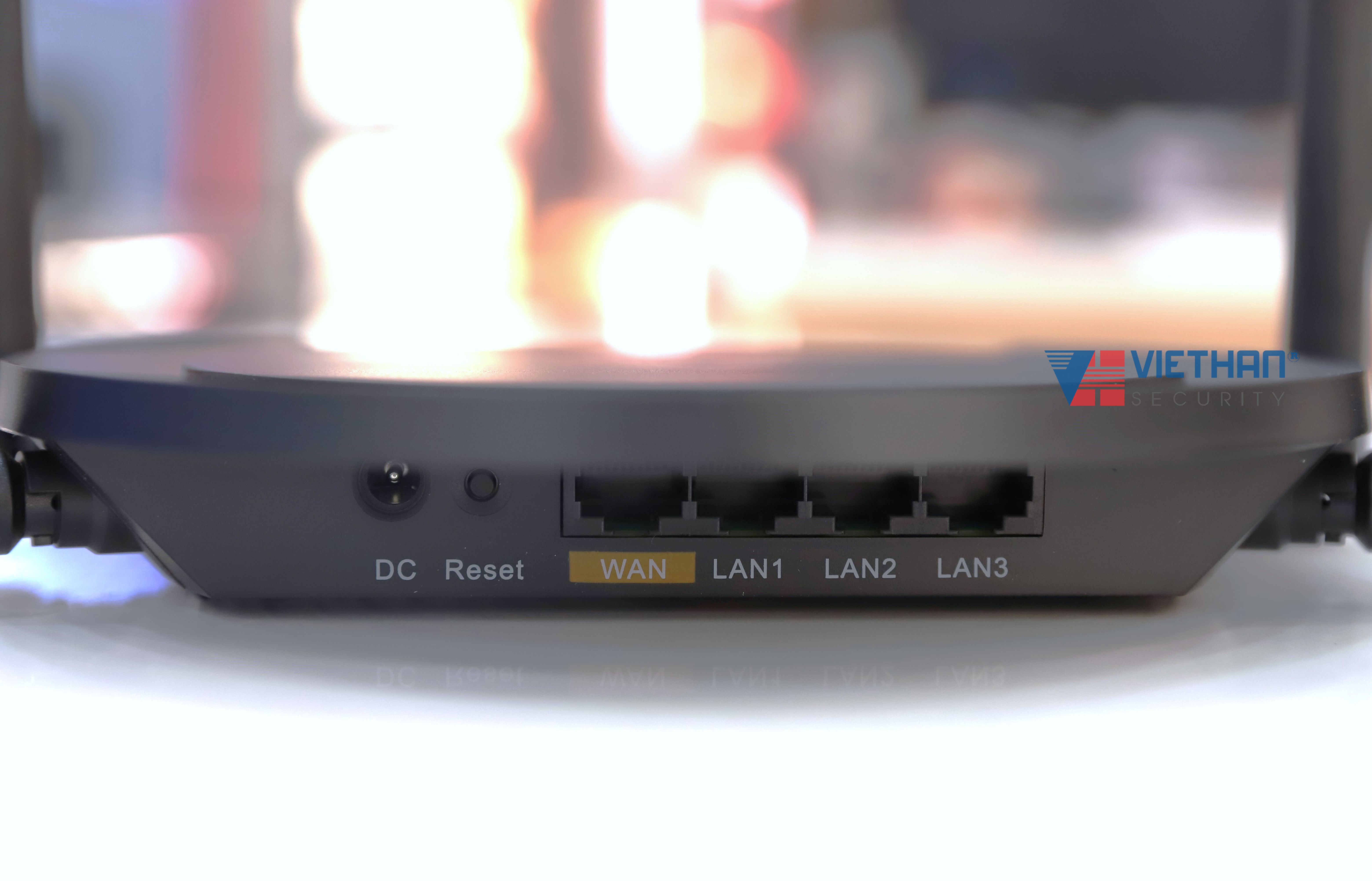 Thiết bị phát wifi Ruijie Reyee RG-EW300 PRO, 300Mbps, băng tần 2.4GHz, phù hợp cá nhân, gia đình