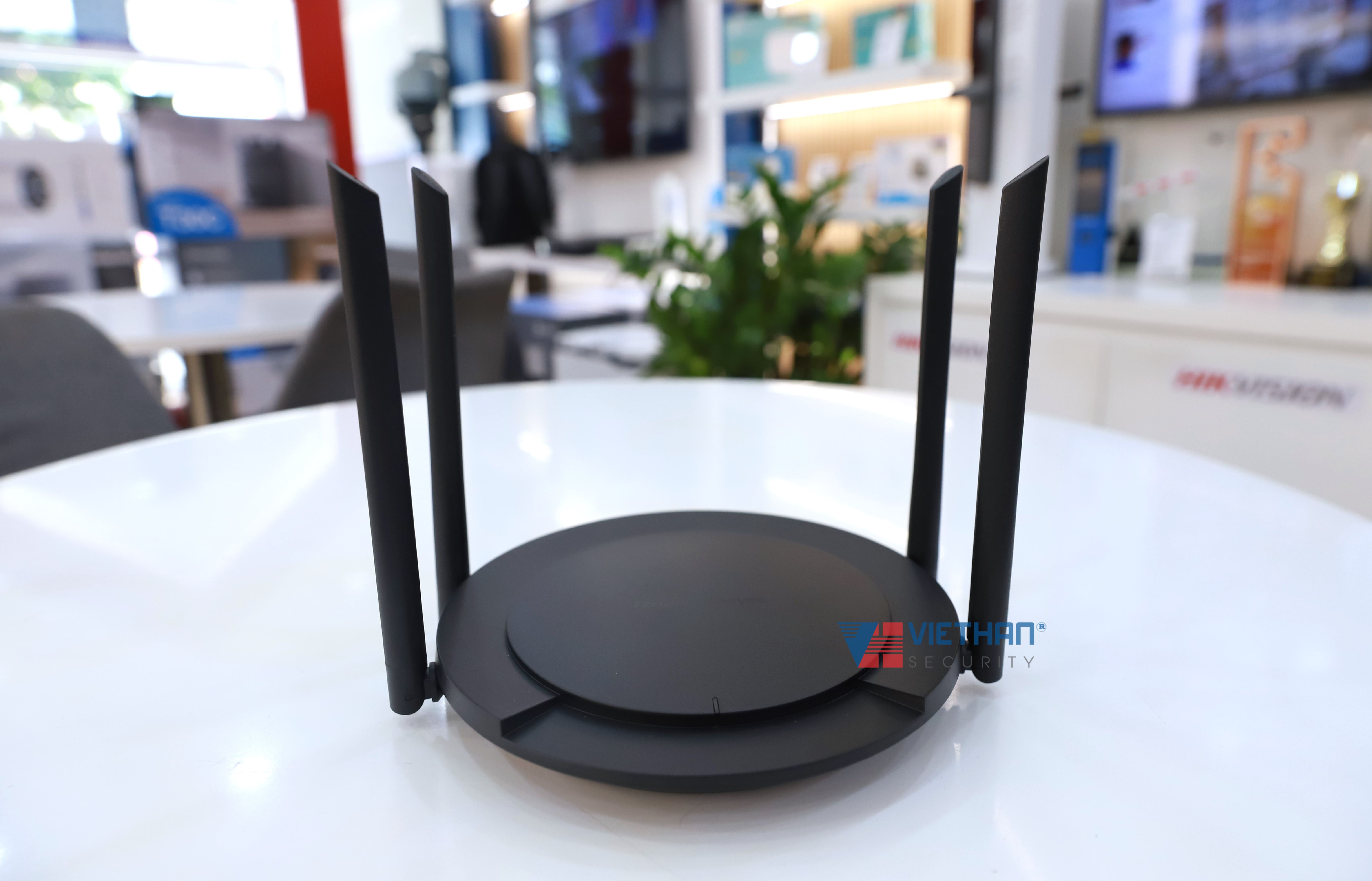Thiết bị phát wifi Ruijie Reyee RG-EW300 PRO, 300Mbps, băng tần 2.4GHz, phù hợp cá nhân, gia đình