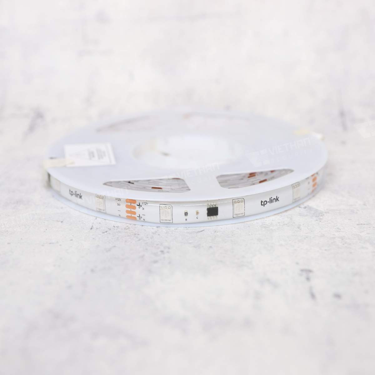 Bộ đèn LED thông minh TP-Link Tapo L920-5 nhiều màu sắc, có lớp bảo vệ bên ngoài, điều khiển bằng giọng nói