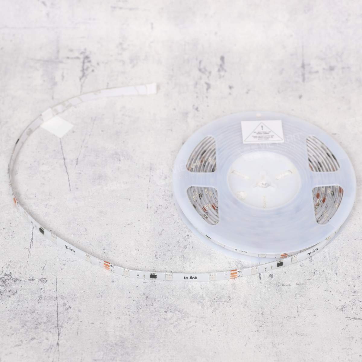 Bộ đèn LED thông minh TP-Link Tapo L920-5 nhiều màu sắc, có lớp bảo vệ bên ngoài, điều khiển bằng giọng nói