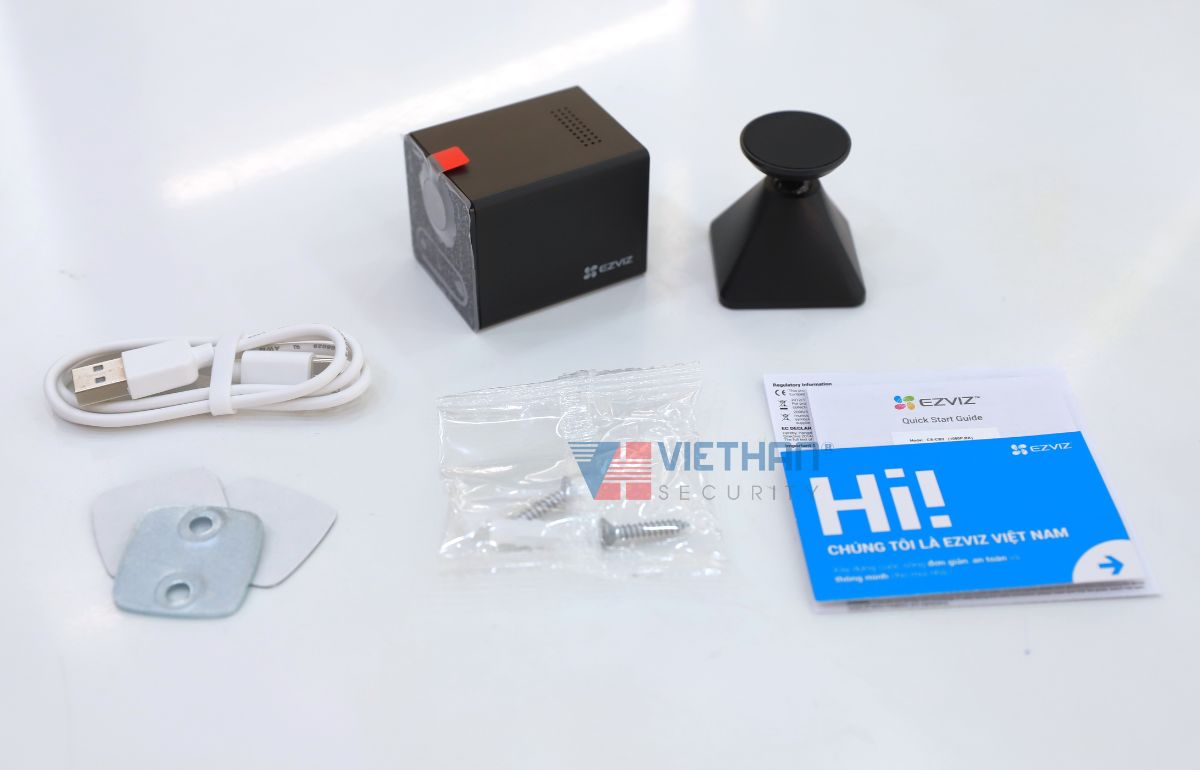 Camera dùng pin sạc 2MP Ezviz CB2 màu đen, đàm thoại 2 chiều, phát hiện chuyển động