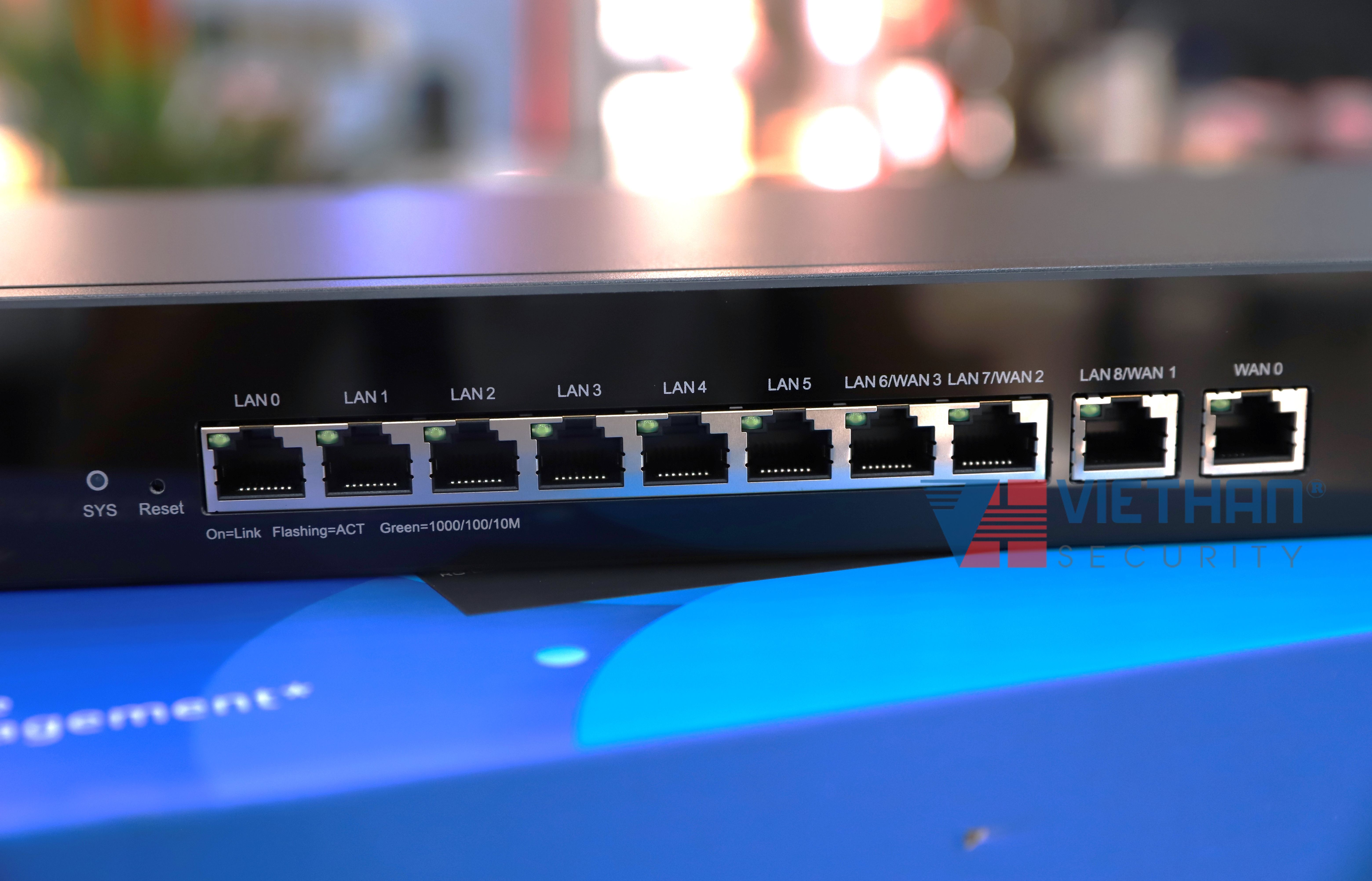 Smart Gateway 10 cổng Ruijie RG-EG310GH-E tốc độ 1.5Gbps, 300 người dùng đồng thời 