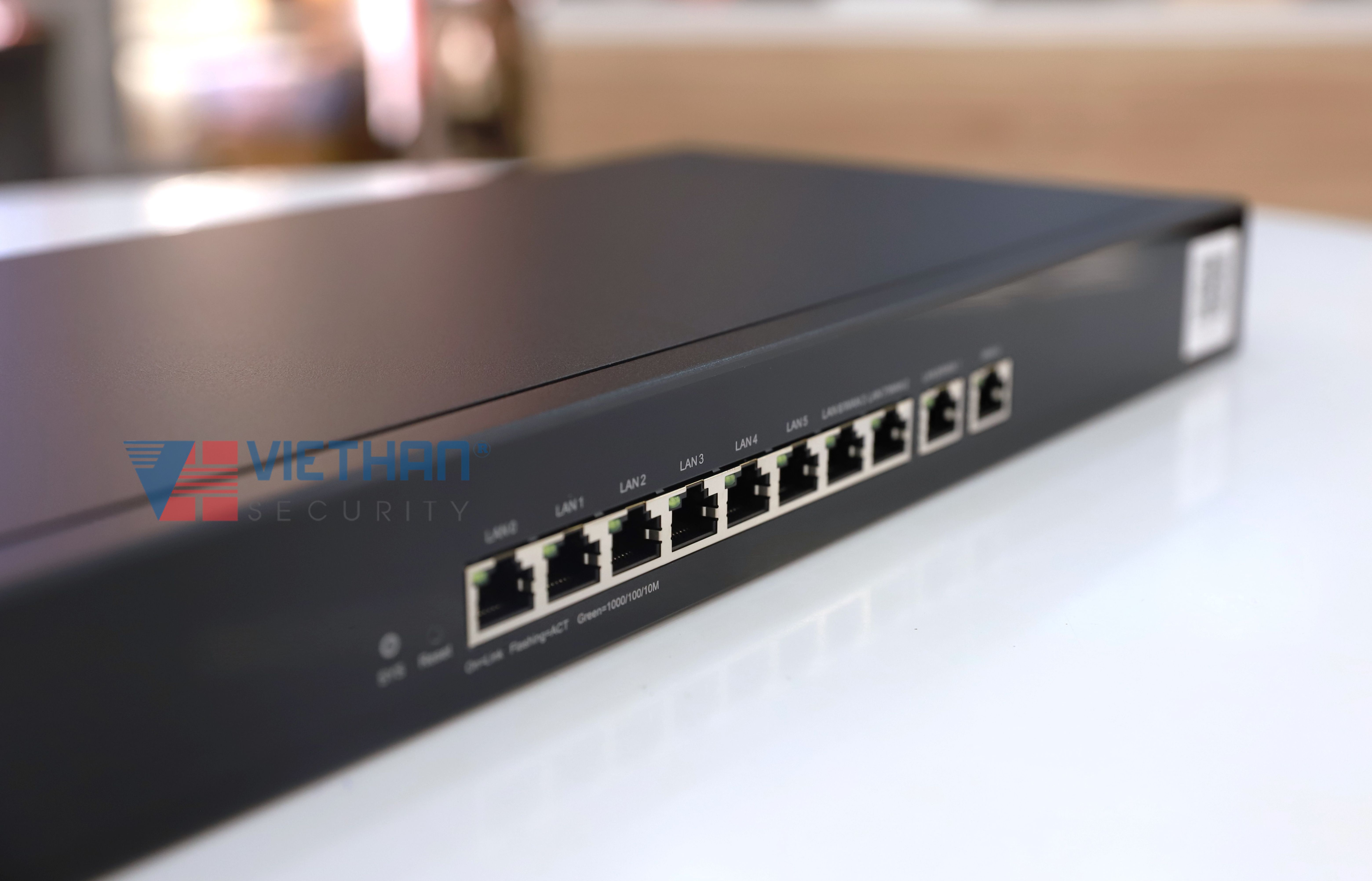 Smart Gateway 10 cổng Ruijie RG-EG310GH-E tốc độ 1.5Gbps, 300 người dùng đồng thời 