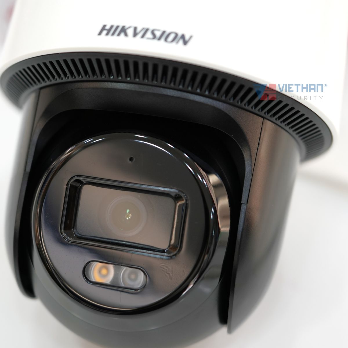 Camera IP Smart Hybrid light 4MP Hikvision DS-2DE2C400MWG-E hồng ngoại 30m, tích hợp mic và loa
