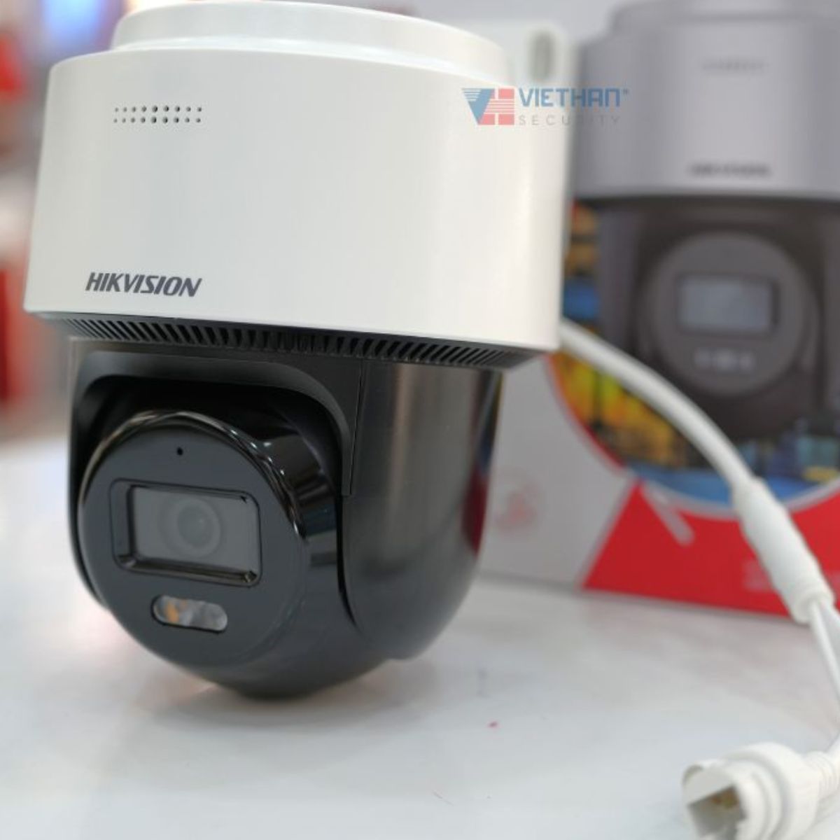 Camera IP Smart Hybrid light 4MP Hikvision DS-2DE2C400MWG-E hồng ngoại 30m, tích hợp mic và loa