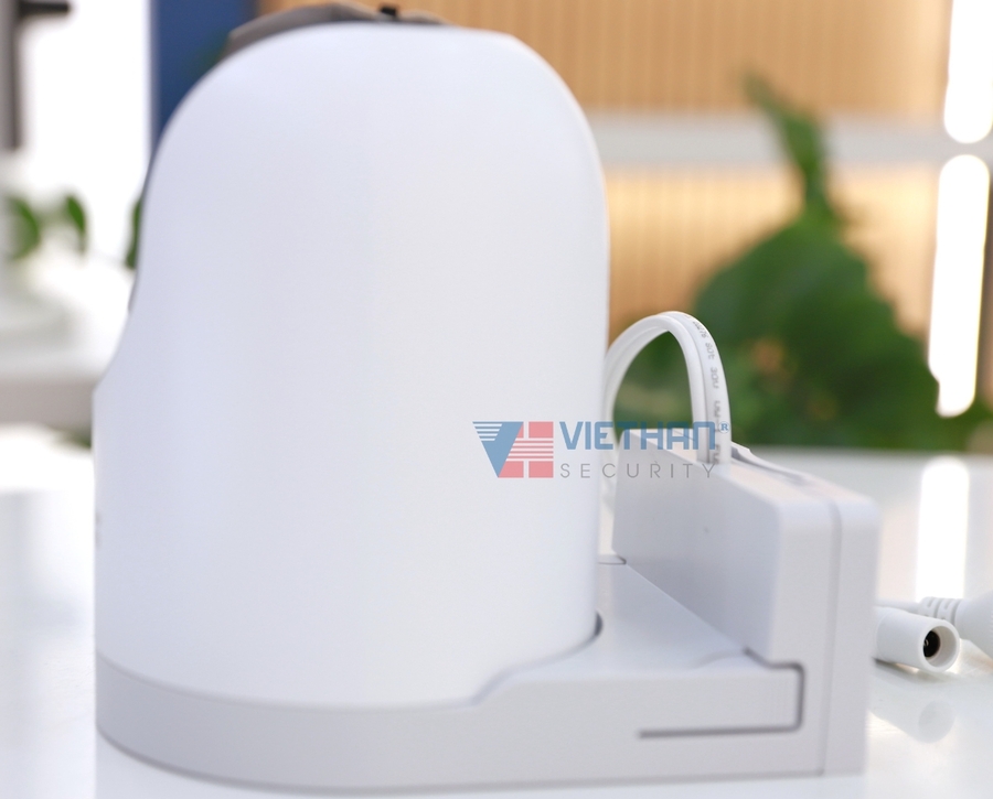 Camera Ezviz H8C pro 3K 5Mp wifi quay quét, AI phát hiện người xe cộ, còi và đèn