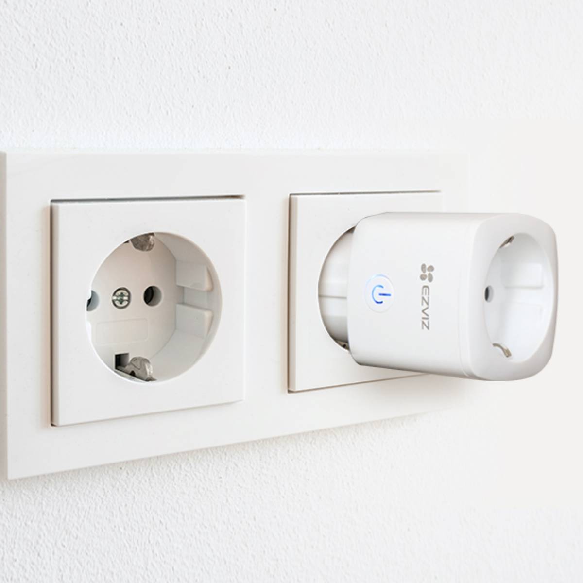 Ổ cắm điện thông minh Ezviz T30-10B-EU điều khiển từ xa bằng giọng nói, hỗ trợ Wifi 2.4Ghz, chịu lửa 750°C, tiết kiệm năng lượng